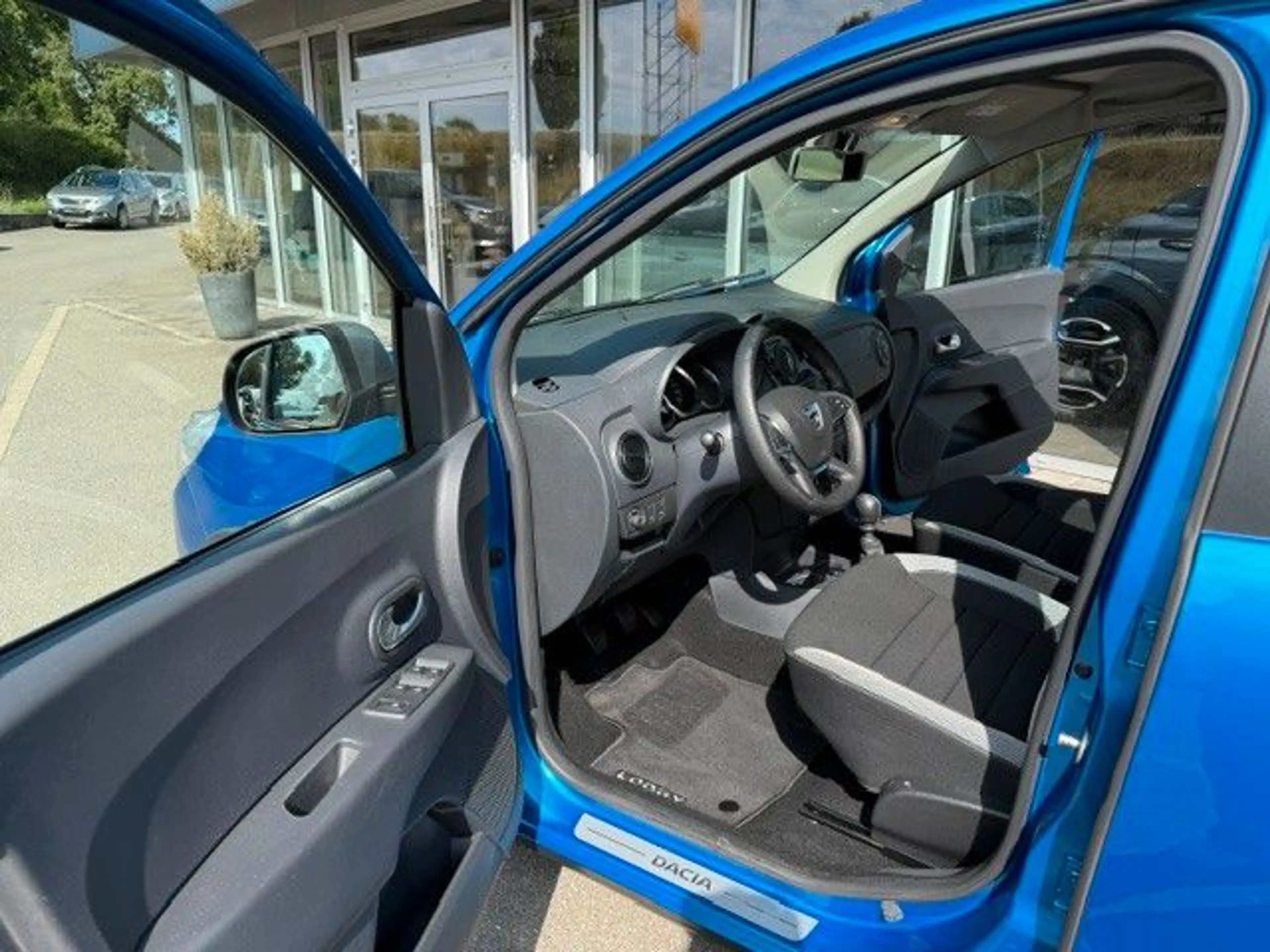 Dacia Lodgy Stepway Plus — photo 9
