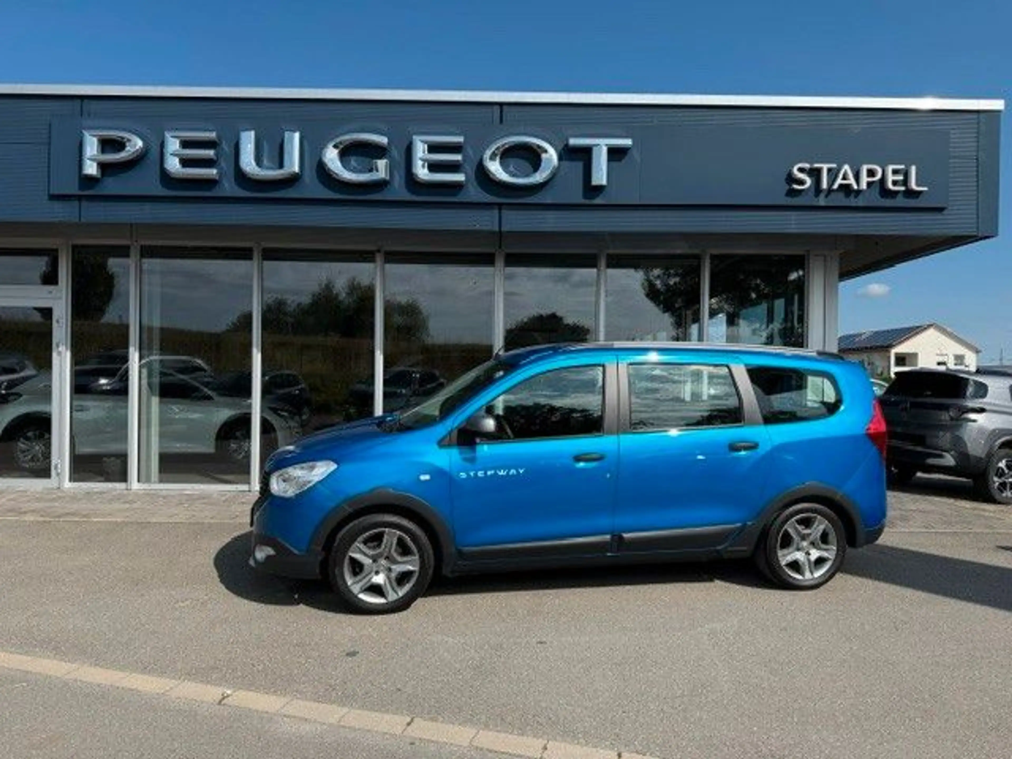 Dacia Lodgy Stepway Plus — photo 2