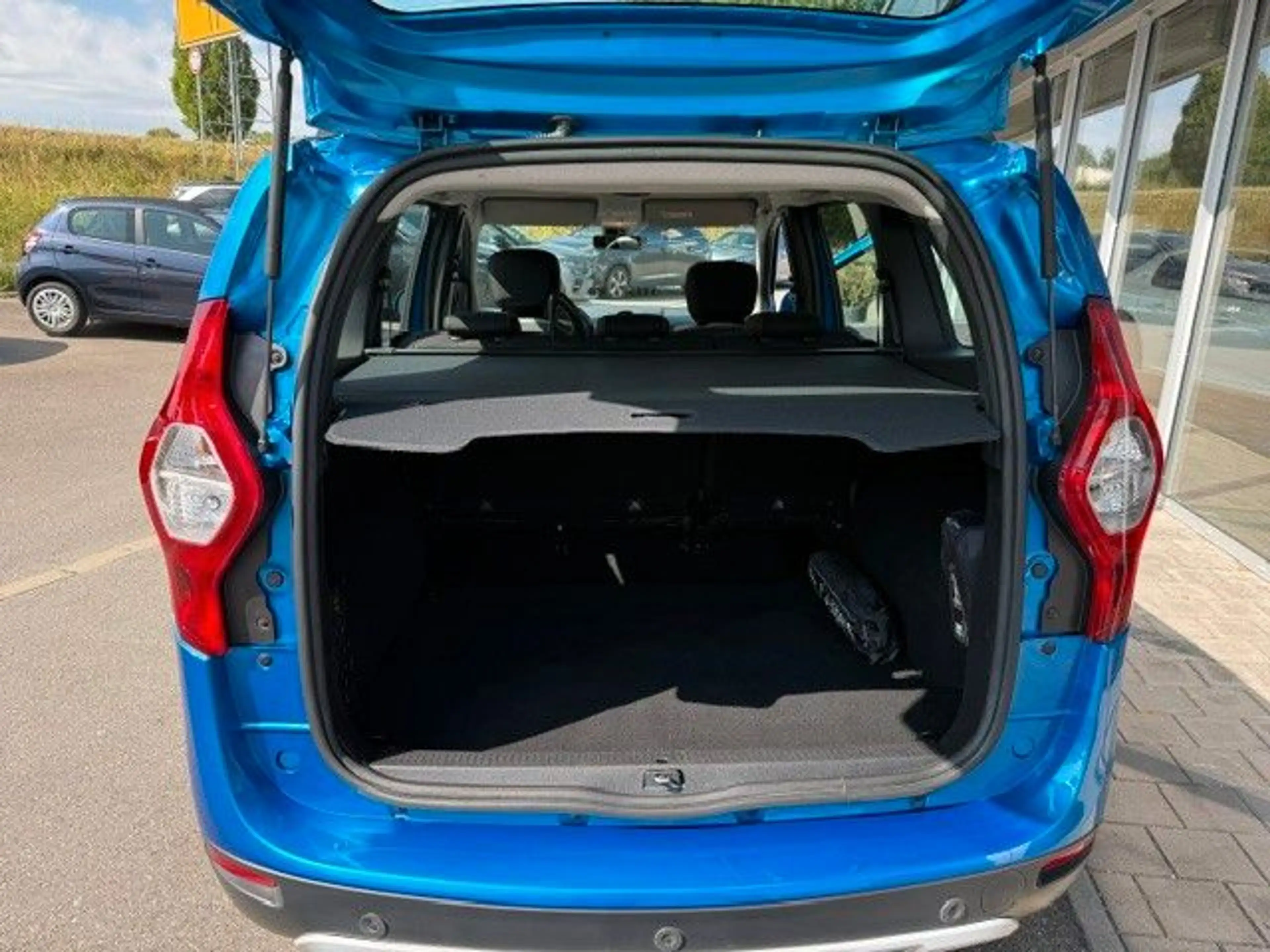Dacia Lodgy Stepway Plus — photo 11