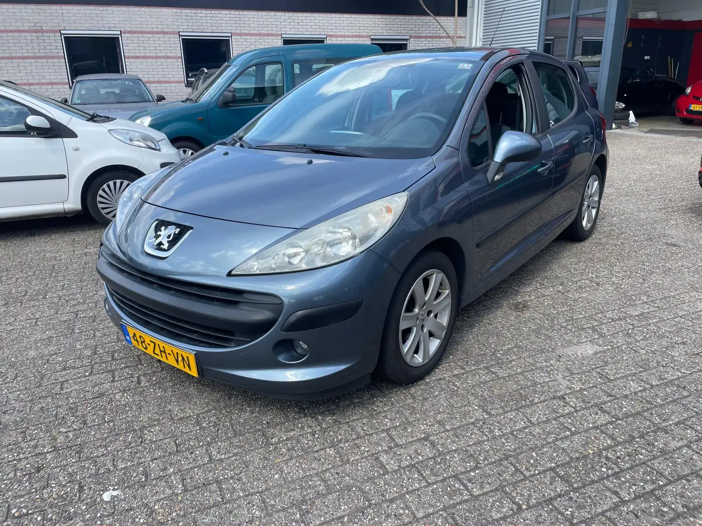 Peugeot 207 1.4 VTi Cool 'n Blue nette auto Grijs - 1