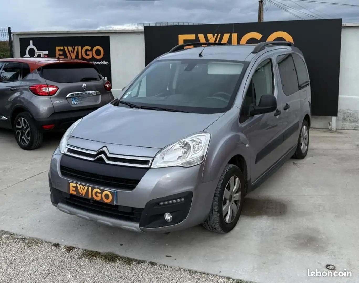 Citroen Berlingo Citroën MULTISPACE 1.2 PURETECH 110 ch XTR + DISTRIBUTION NEUVE Gris - 1