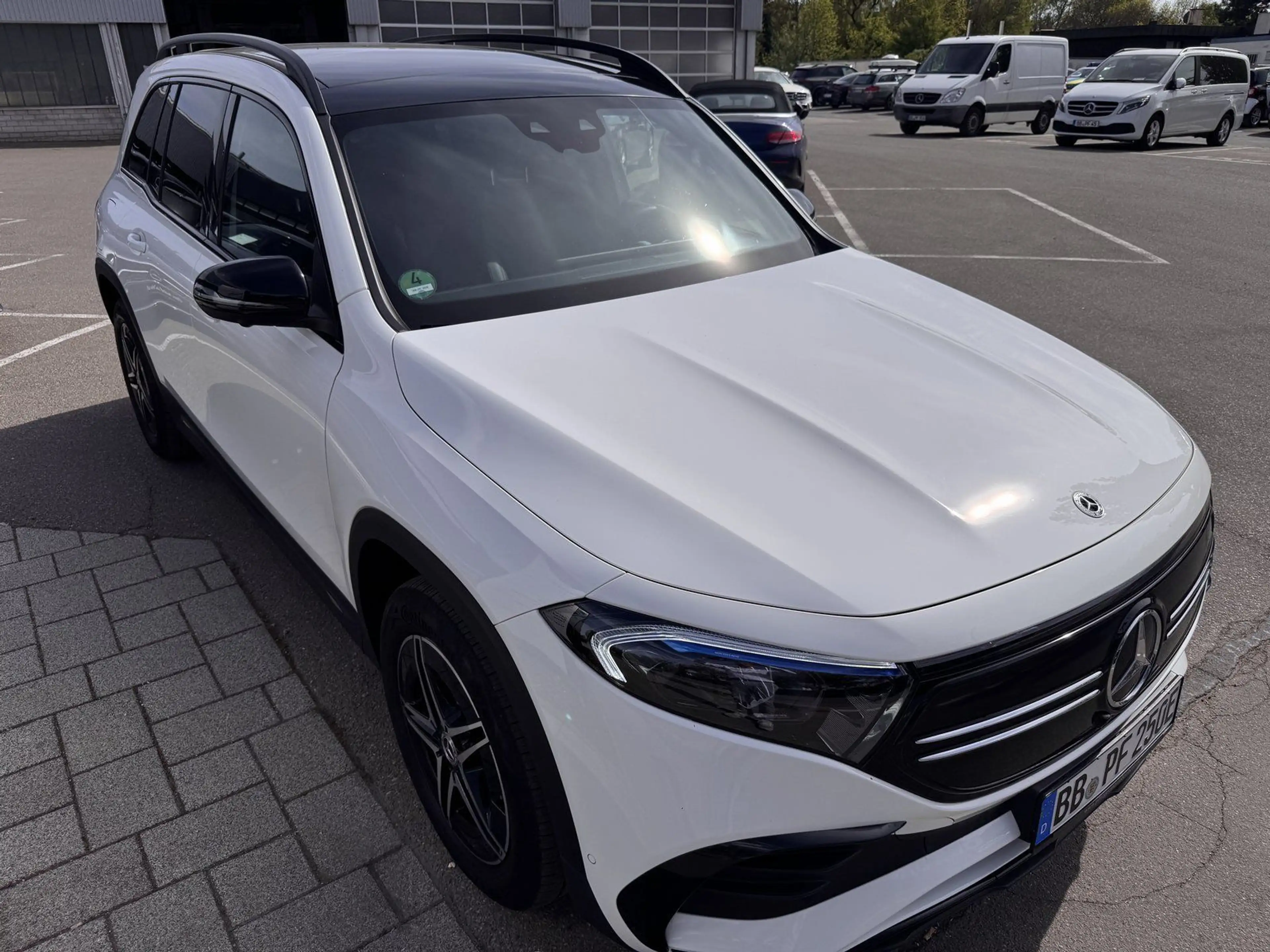 Mercedes-Benz EQB 250 AMG*Advanced-Paket*Pano*Night*360Grad* — photo 5