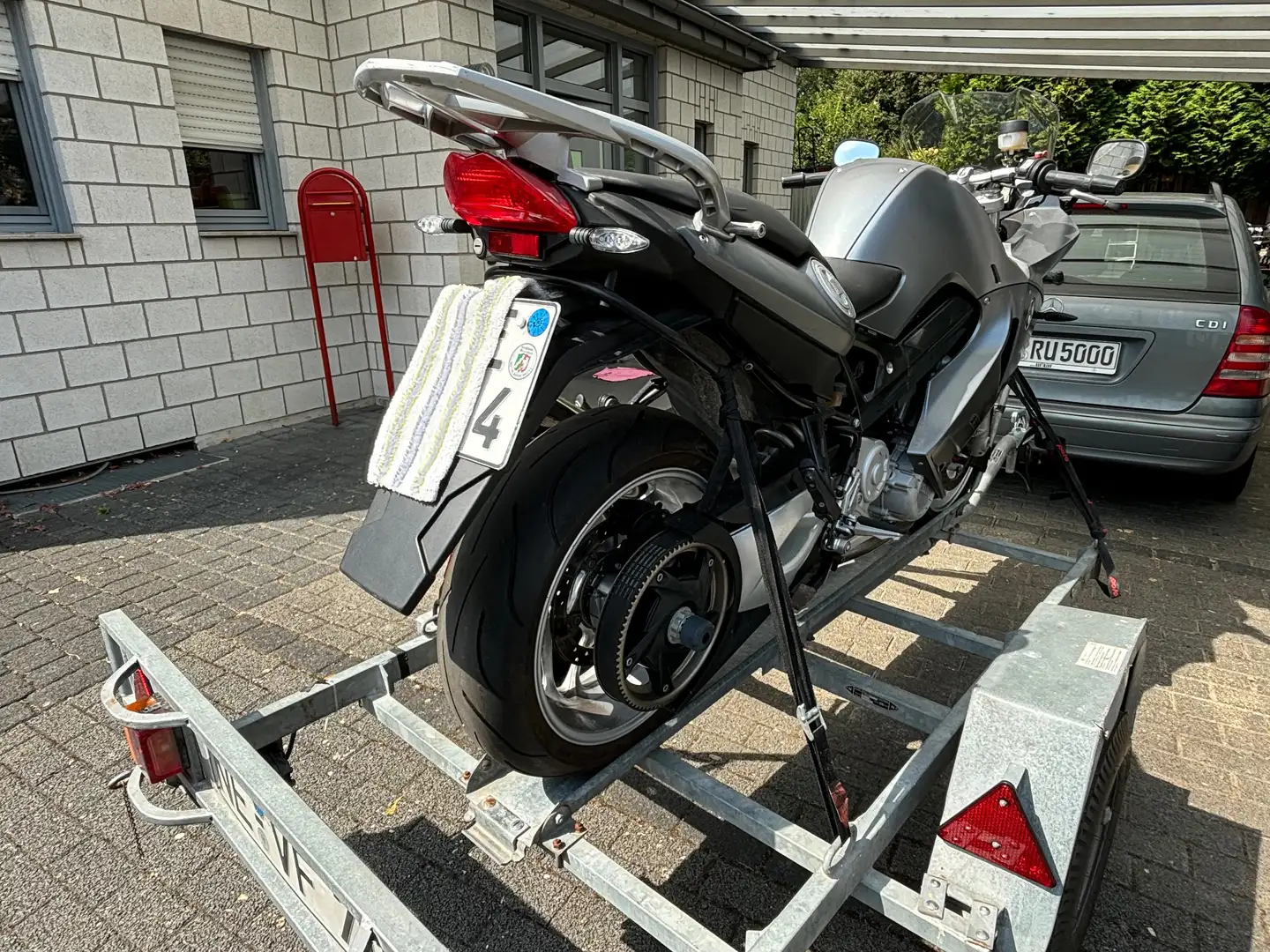 BMW F 800 ST Rentner Motorrad Garagenfahrzeug Grau - 1