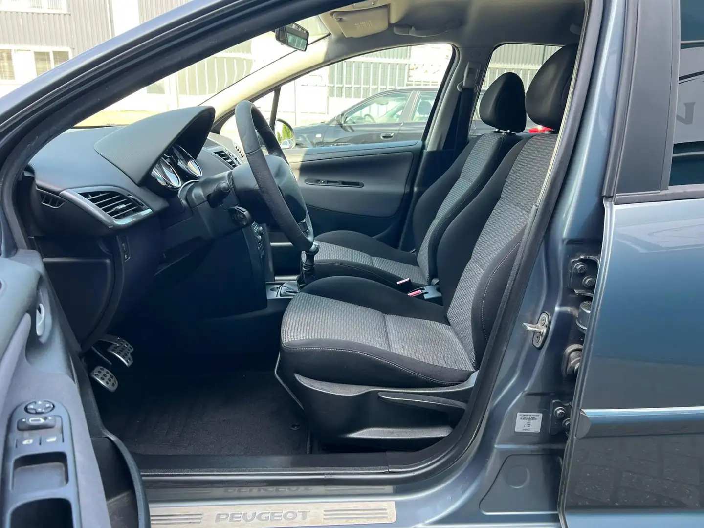 Peugeot 207 1.6 VTi Sportium 5-deurs 2e Eigenaar Airco Cruise Gris - 2