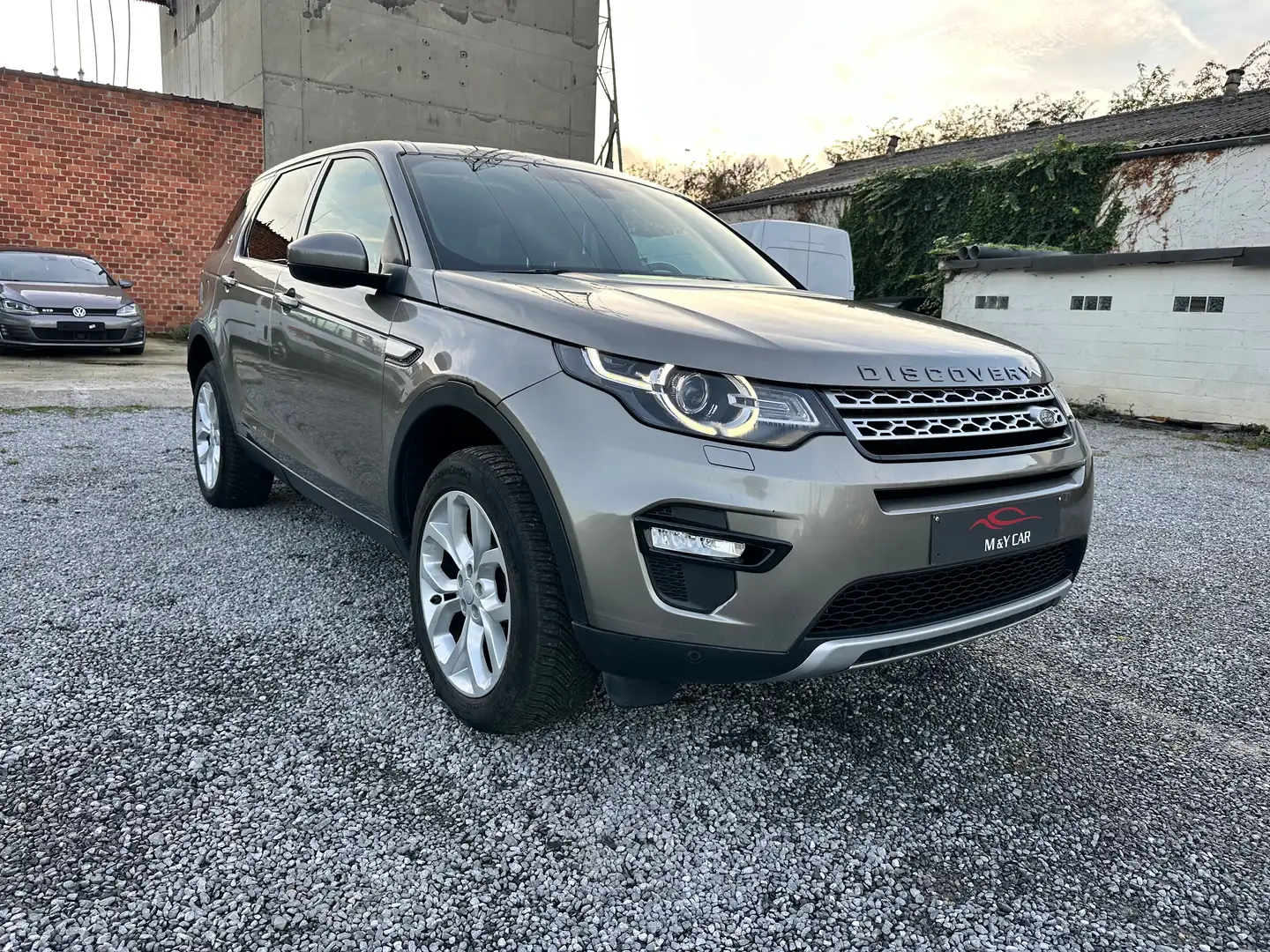 Land Rover Discovery Sport Discovery Sport 2.0 TD4 HSE Luxury 7PL. Grijs - 1