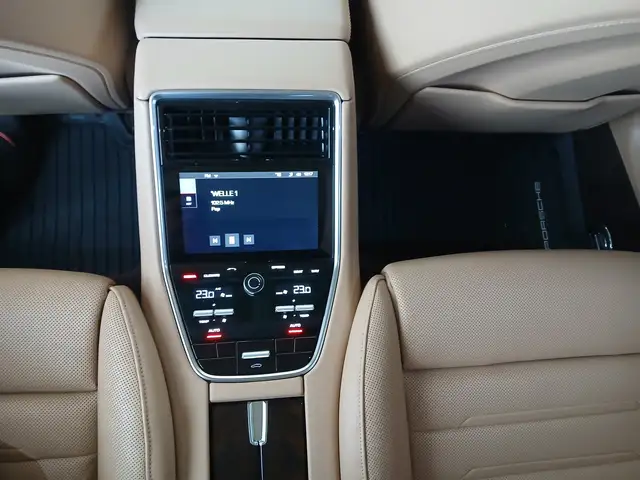 Porsche Panamera 4 E-Hybrid Sport Turismo Ansicht 15