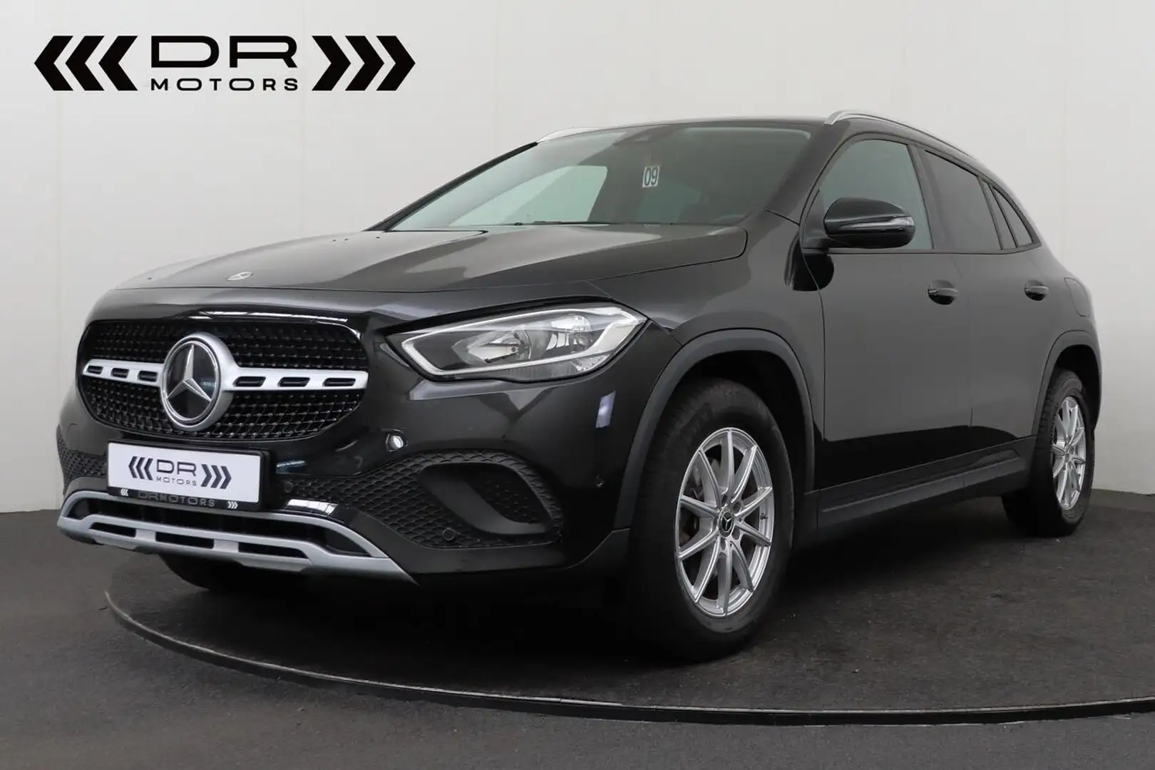 Mercedes-Benz GLA 180 DCT BUSINESS SOLUTIONS 7-GTRONIC - NAVI - CAMERA Schwarz - 1