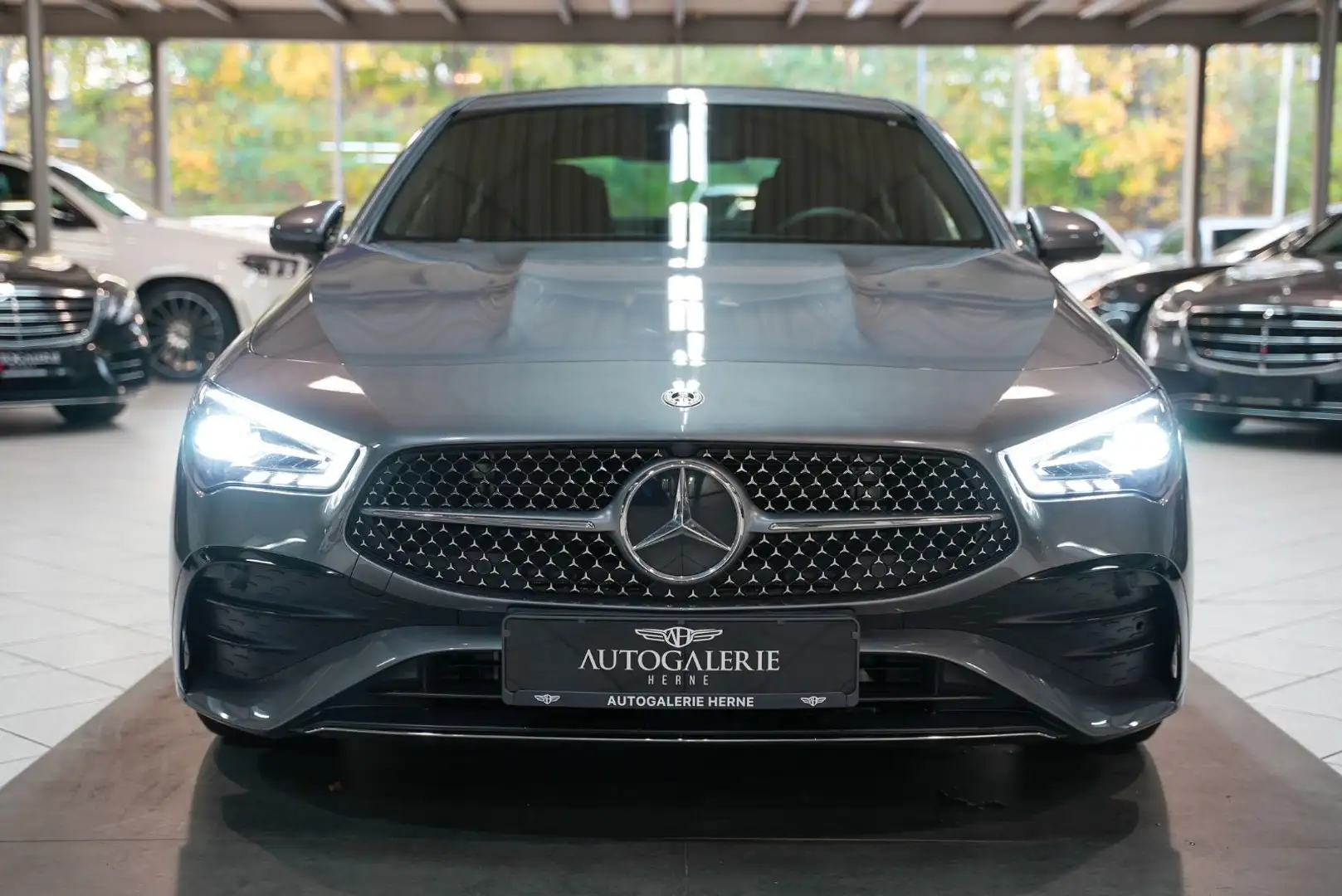 Mercedes-Benz CLA 180 AMG LINE*AUT*LED*AMBIENTE*T-LEDER*KAMERA Grau - 2