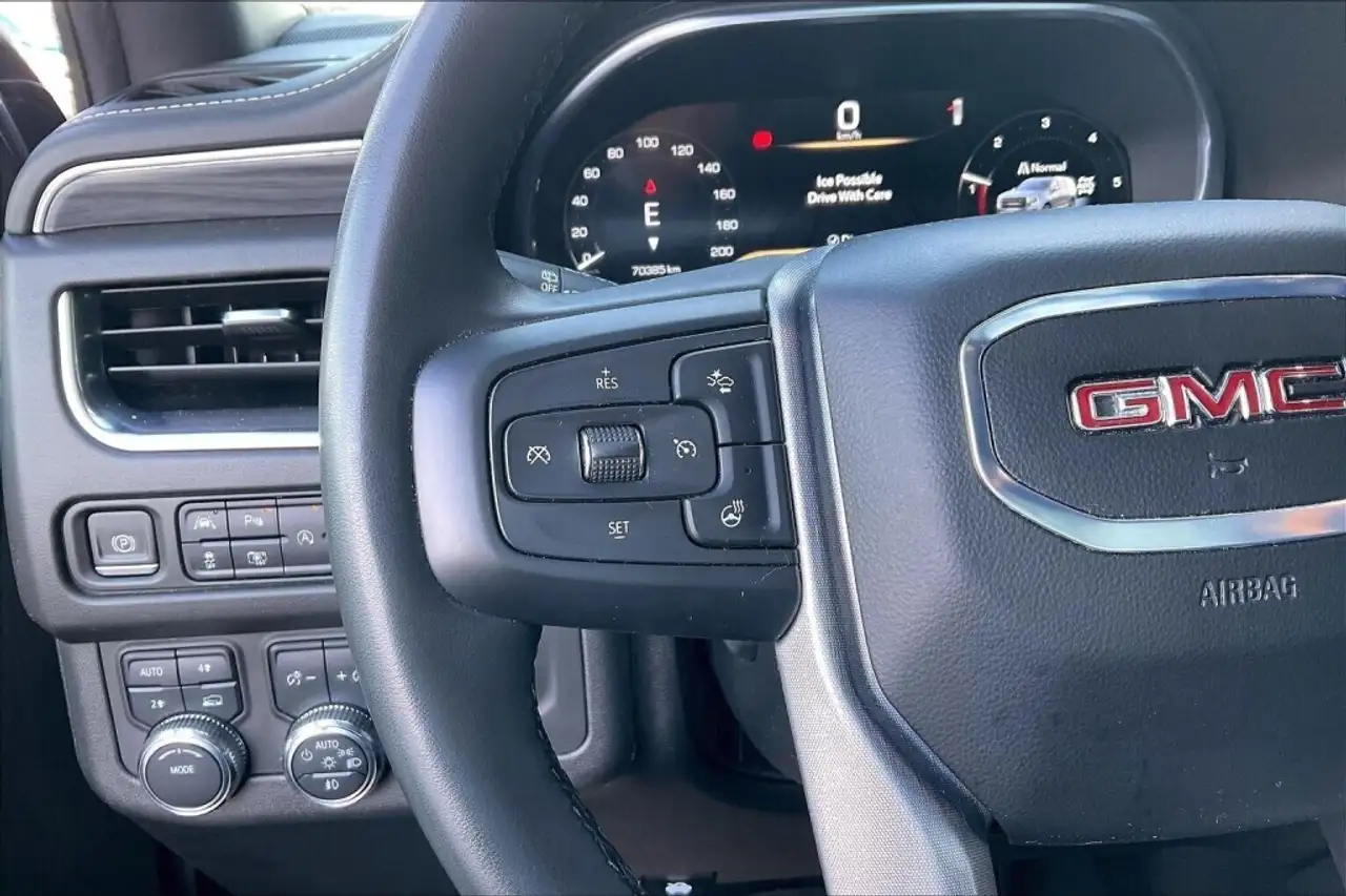 GMC Yukon снимка GMC Yukon