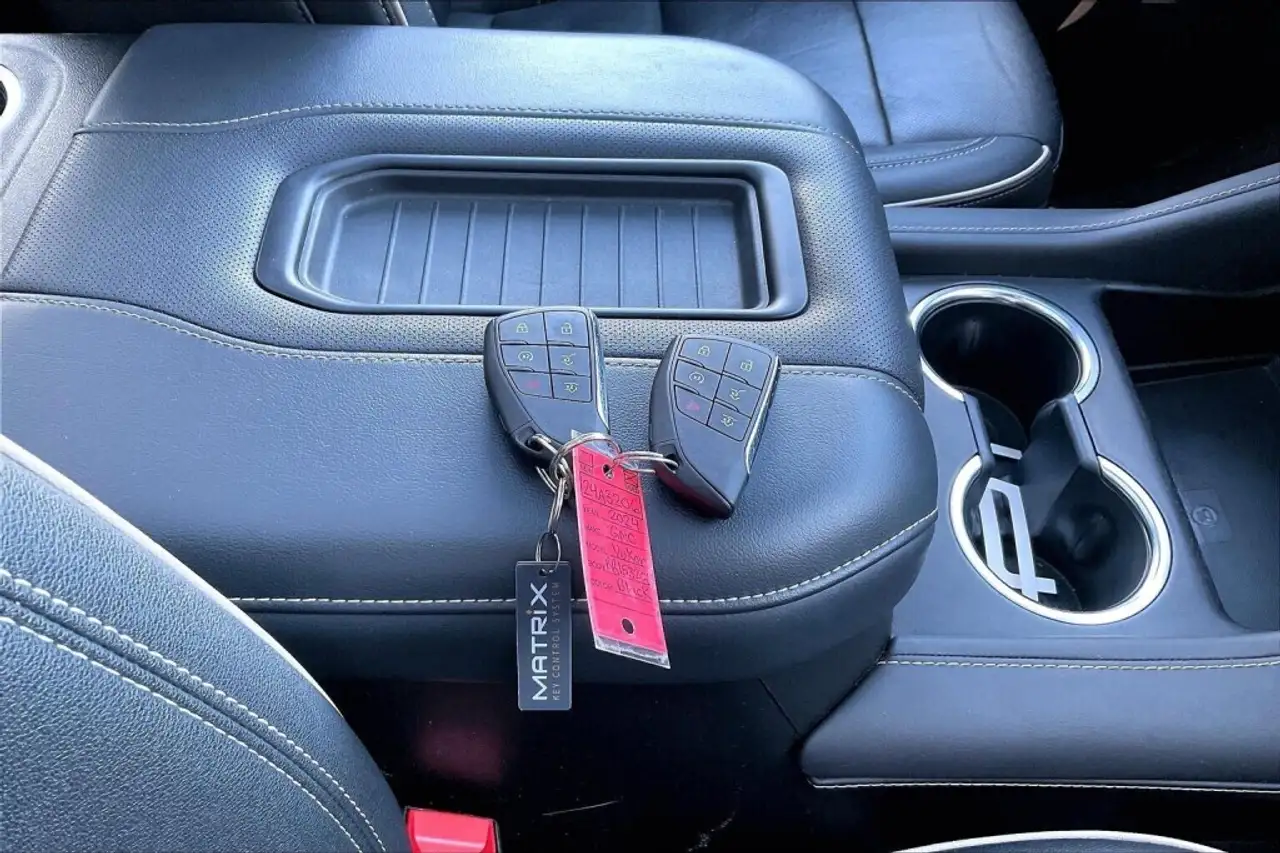 GMC Yukon снимка GMC Yukon