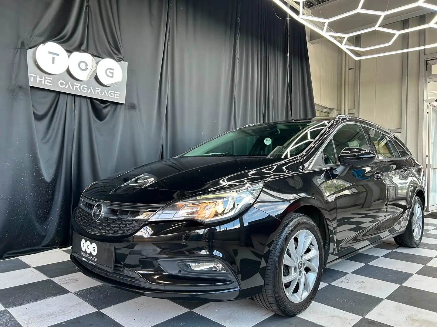 Opel Astra Innovation Start/Stop Schwarz - 1