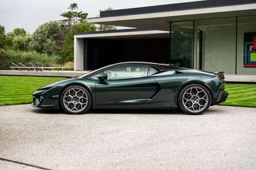 VERDE LARES/4.0 V8/LIFT/BUCKET SEATS/CARBON/STYLE PACKAGE