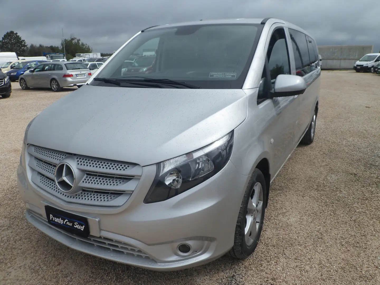 Mercedes-Benz Vito 9 posti extralong Argent - 1