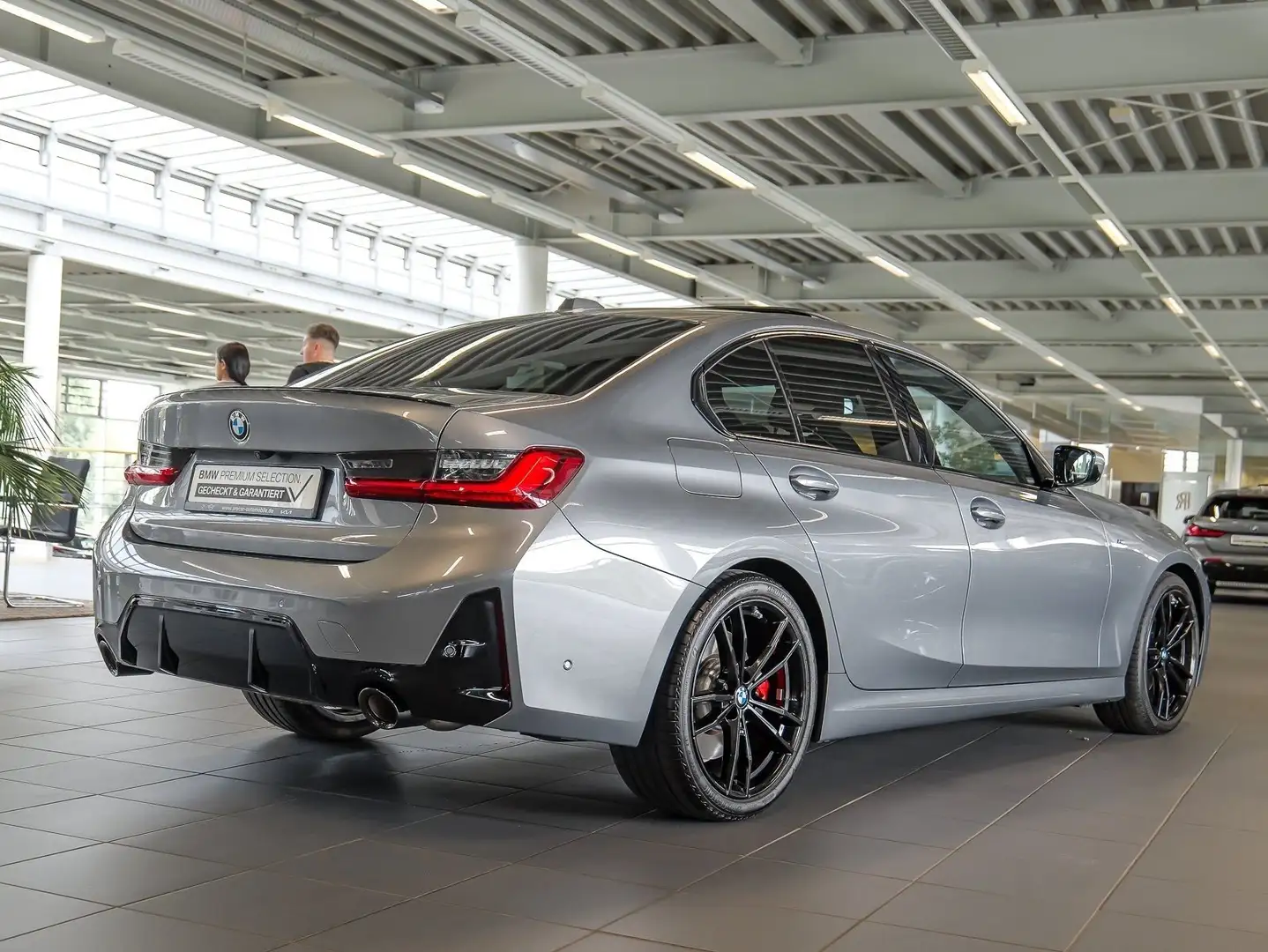 BMW 330 i M Sport ACC RFK NAVI LED Sound Syst. DAB Grau - 2