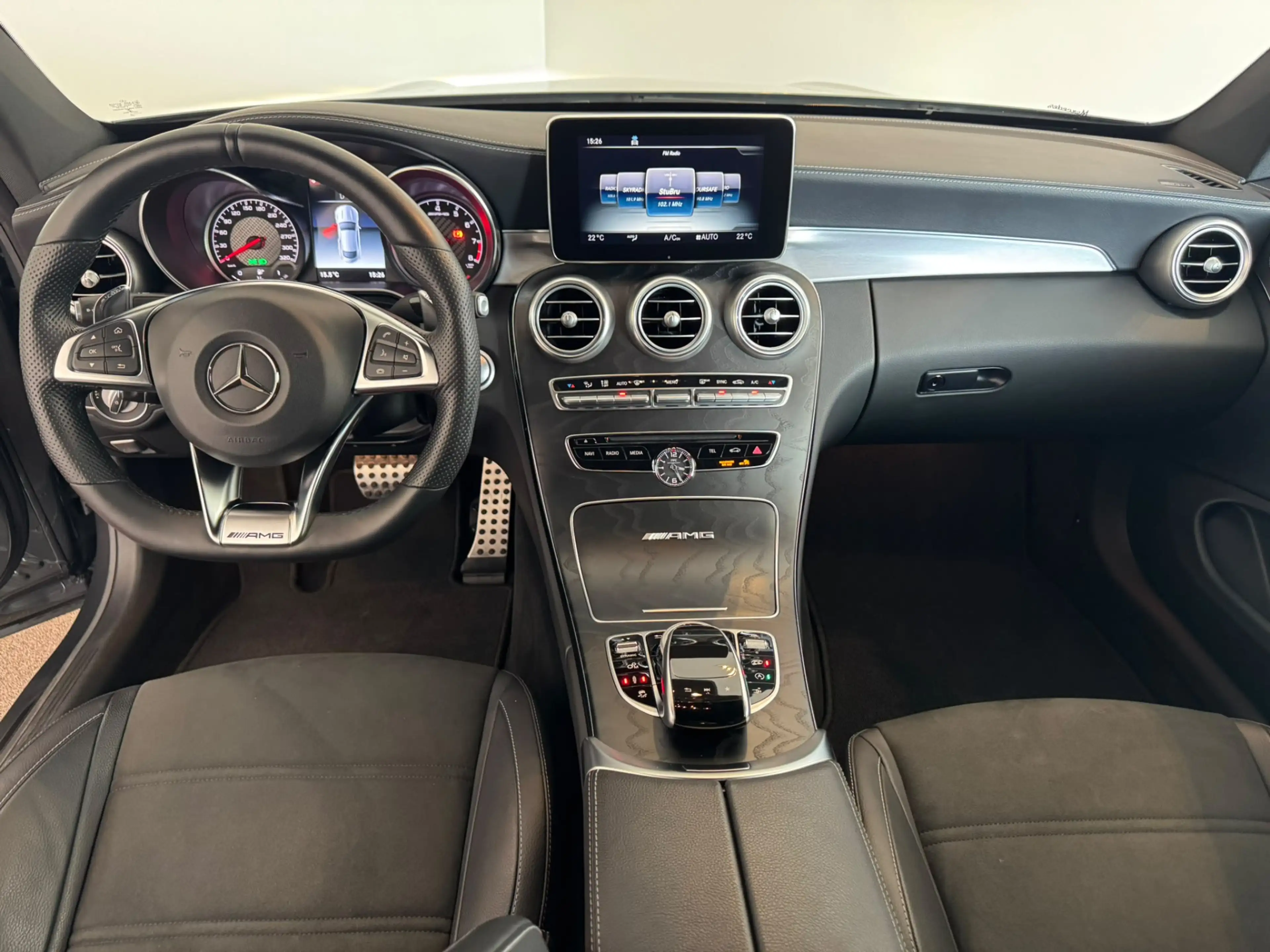 Mercedes-Benz C 63 AMG Coupé — photo 4
