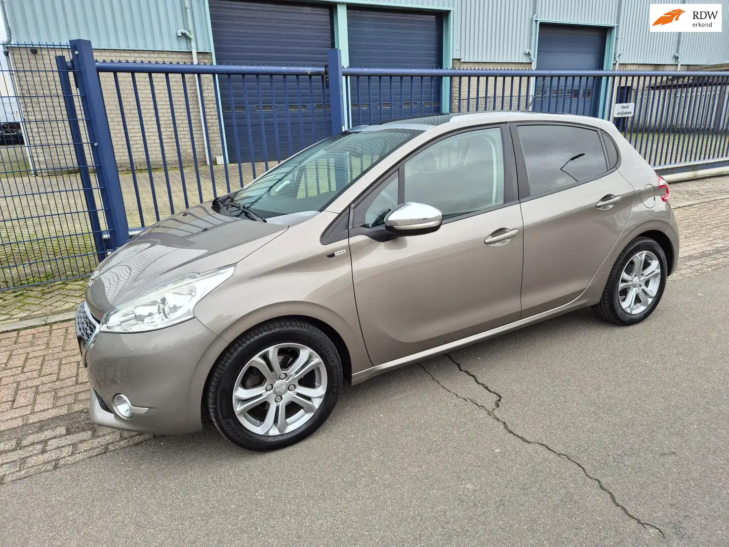 Peugeot 208 1.2 PureTech Style Pack *EINDEJAARS AANBIEDING!! Beige - 1