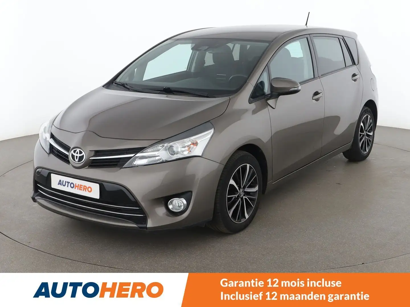Toyota Verso 1.8 Active Grijs - 1