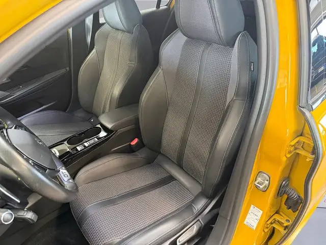 Peugeot 208 view 10