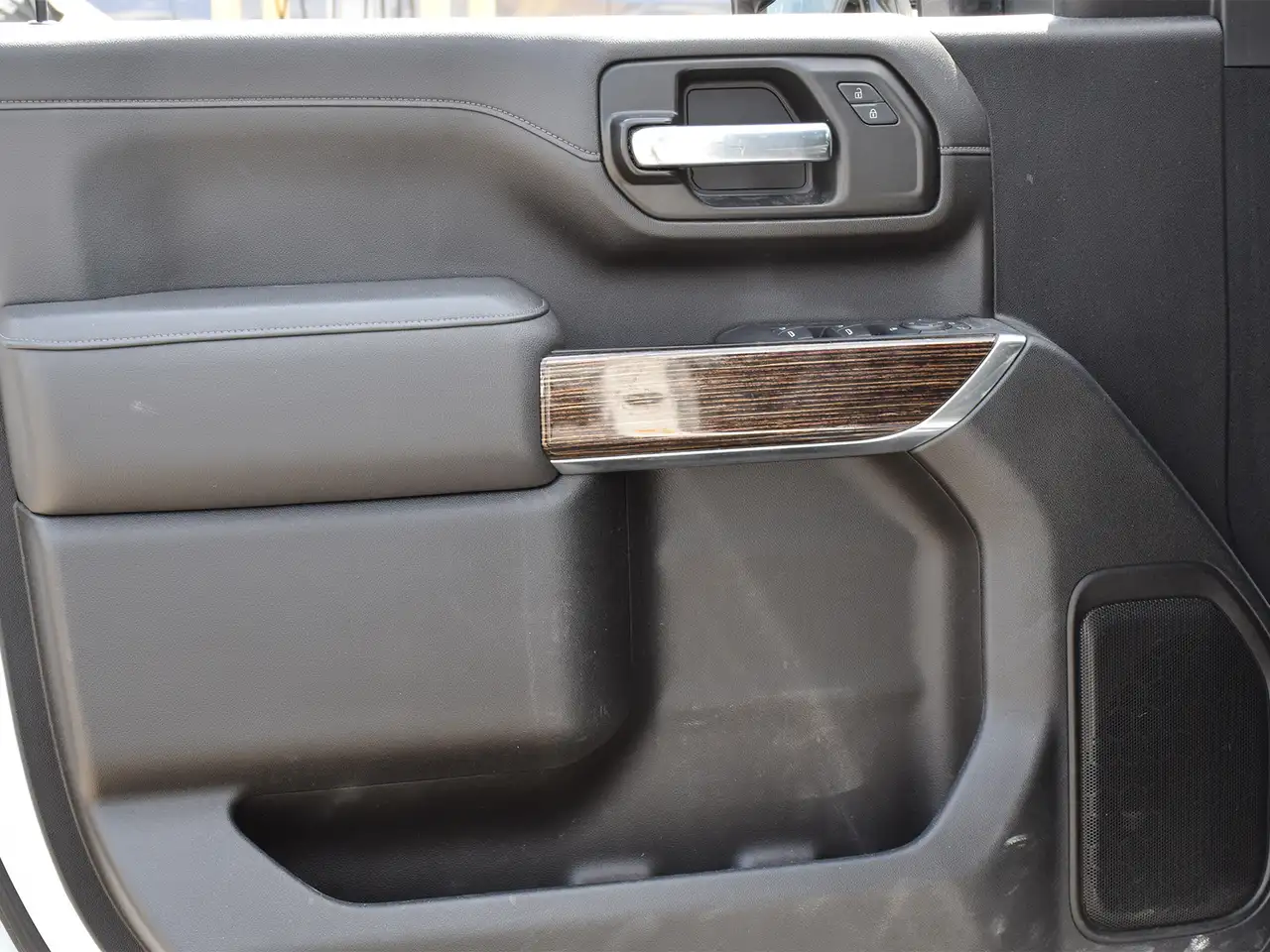 GMC Sierra 3500HD снимка GMC Sierra 3500HD