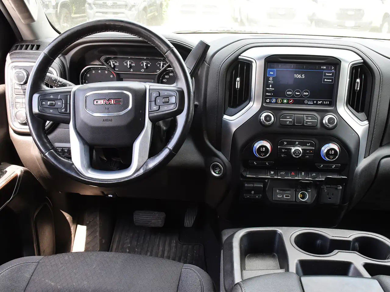 GMC Sierra 3500HD снимка GMC Sierra 3500HD
