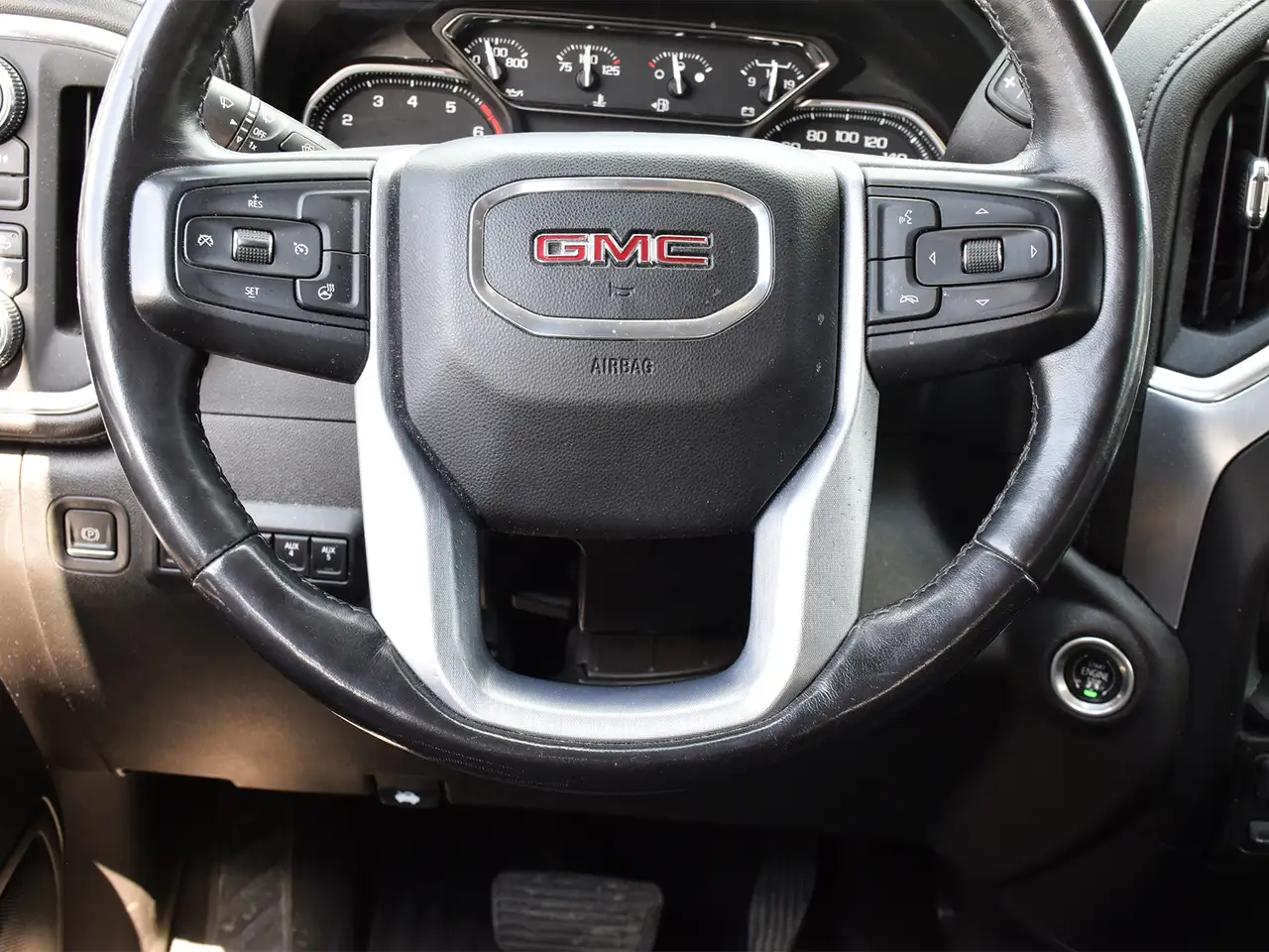 GMC Sierra 3500HD снимка GMC Sierra 3500HD