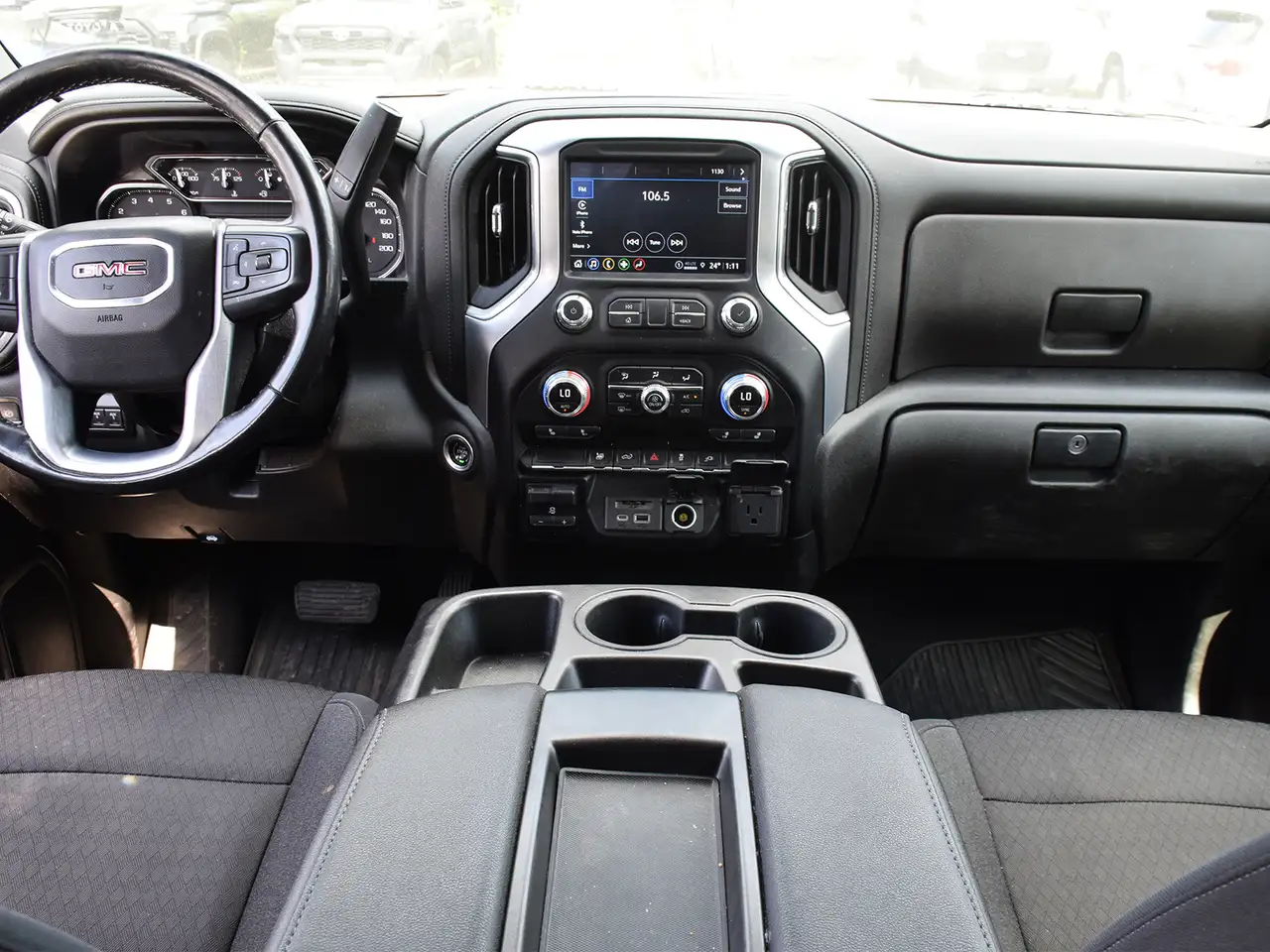 GMC Sierra 3500HD снимка GMC Sierra 3500HD