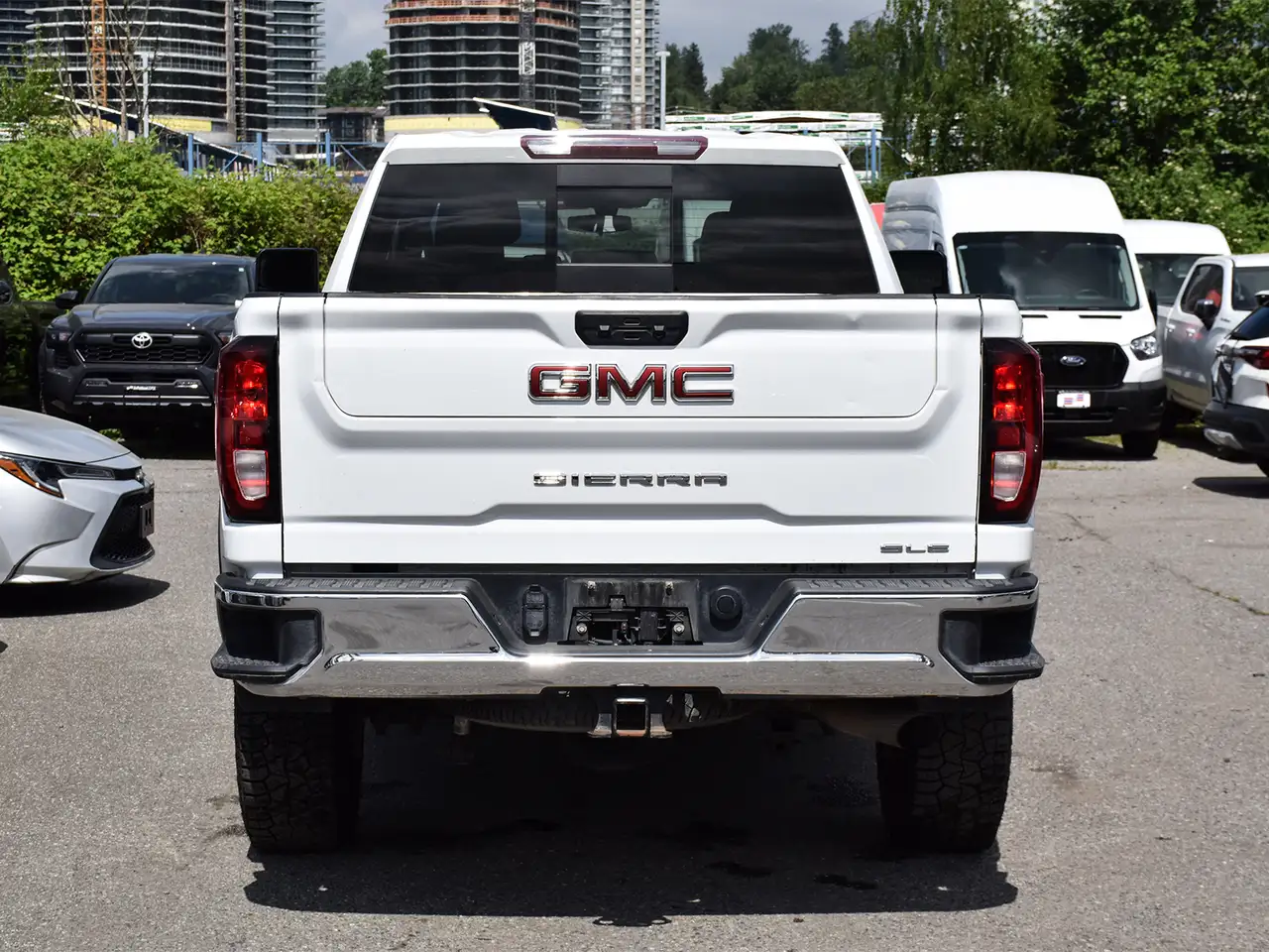 GMC Sierra 3500HD снимка GMC Sierra 3500HD