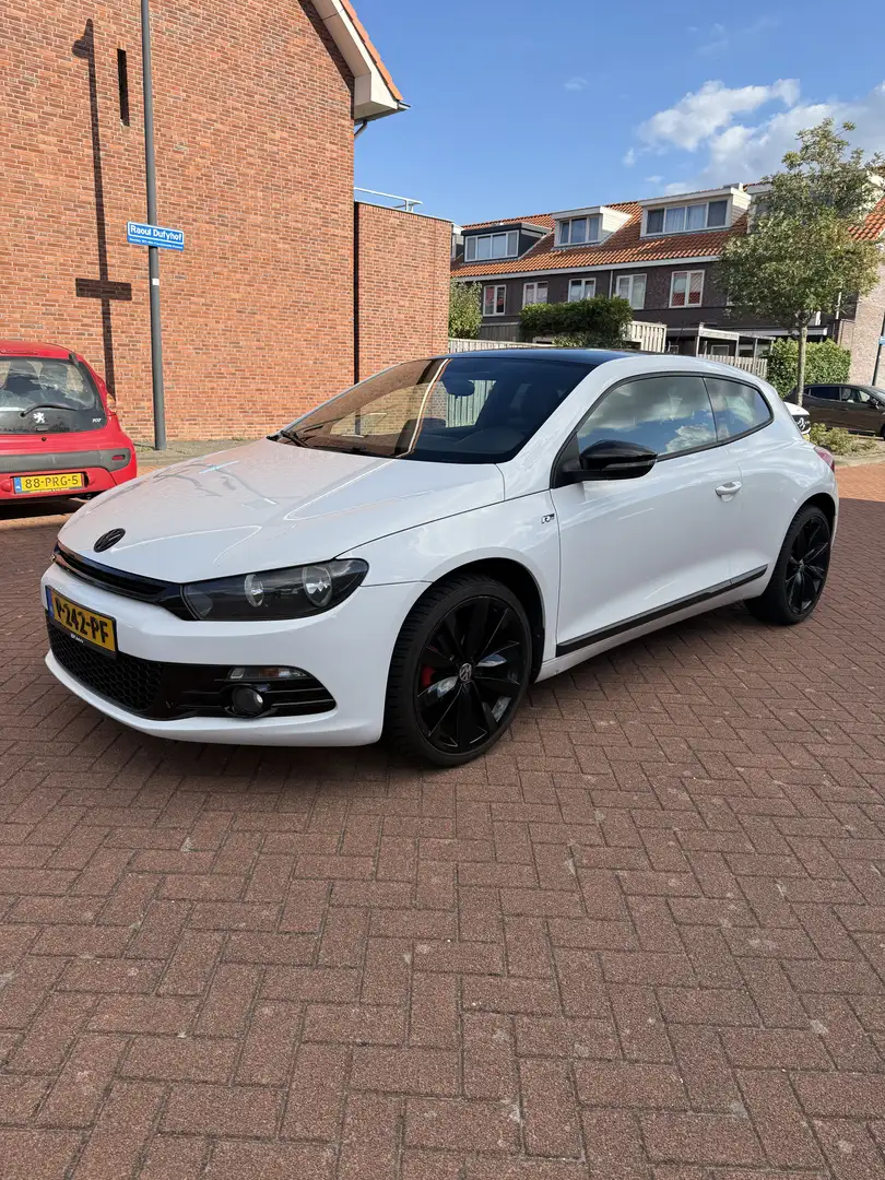 Volkswagen Scirocco 1.4 TSI R Line nieuwe apk White - 1