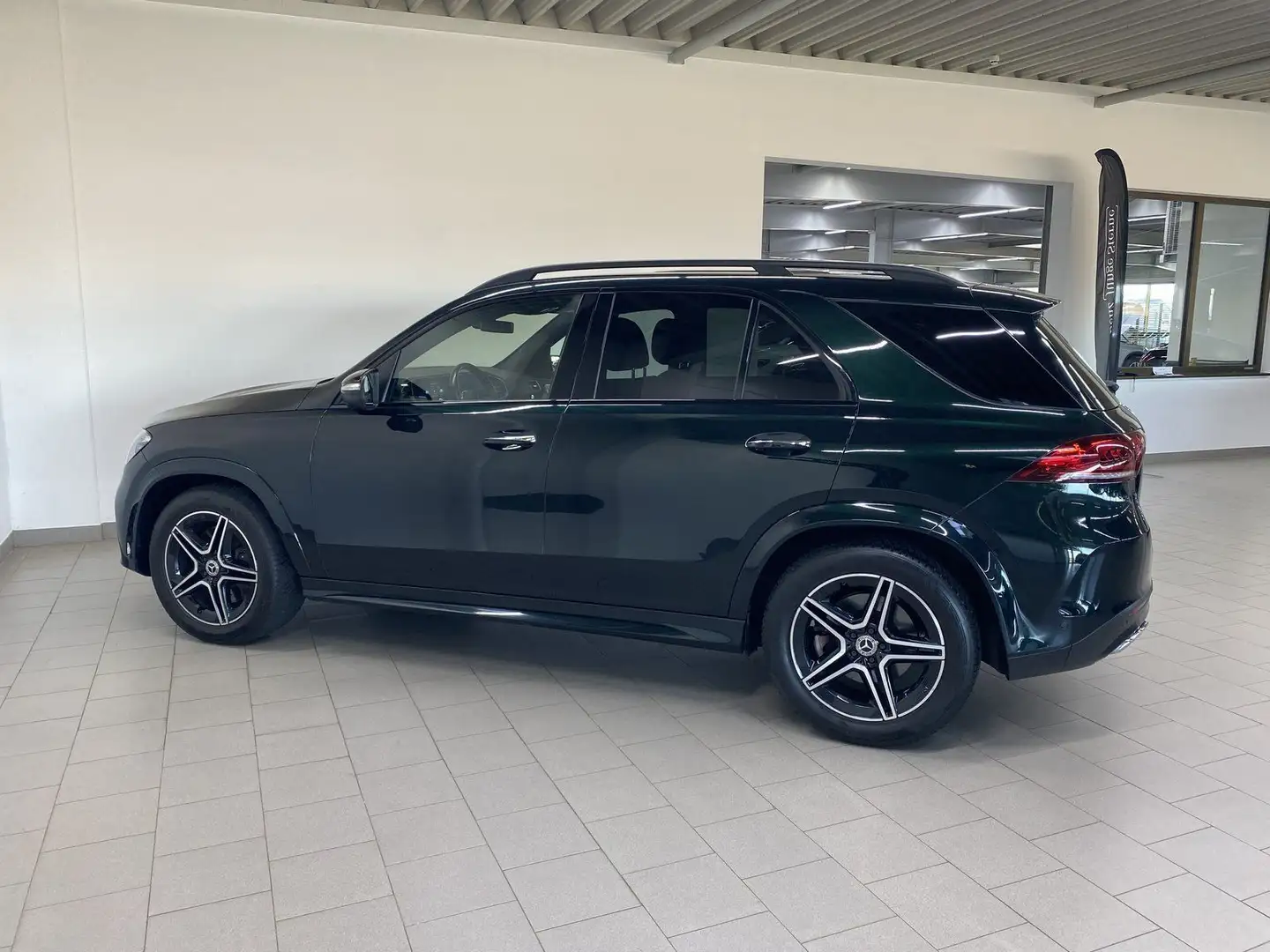 Mercedes-Benz GLE 300 d 4M AMG+NIGHT+20"AMG+AHK+AIR+KEY+360° Grün - 2