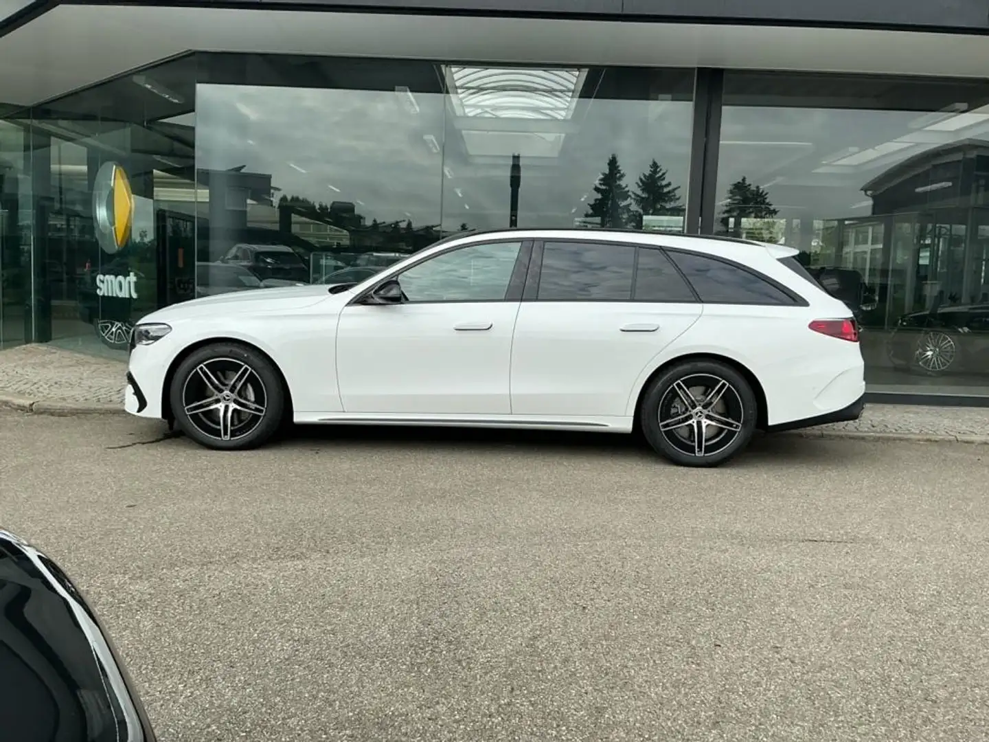 Mercedes-Benz E 450 d 4M T +AMG+DISTRO+NAVI+AMBIENTE+PANO-DACH Weiß - 2