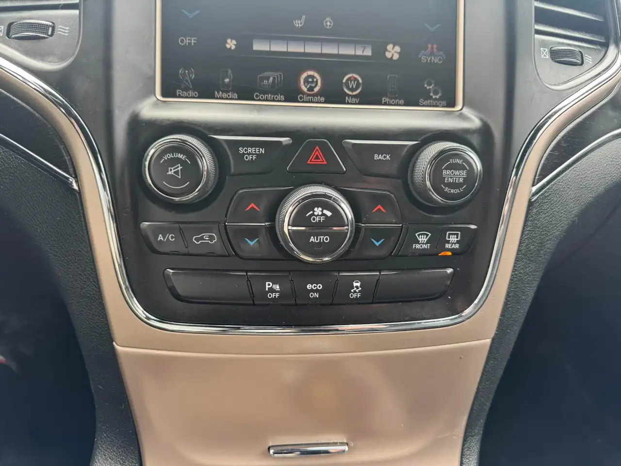 Jeep Grand Cherokee снимка Jeep Grand Cherokee