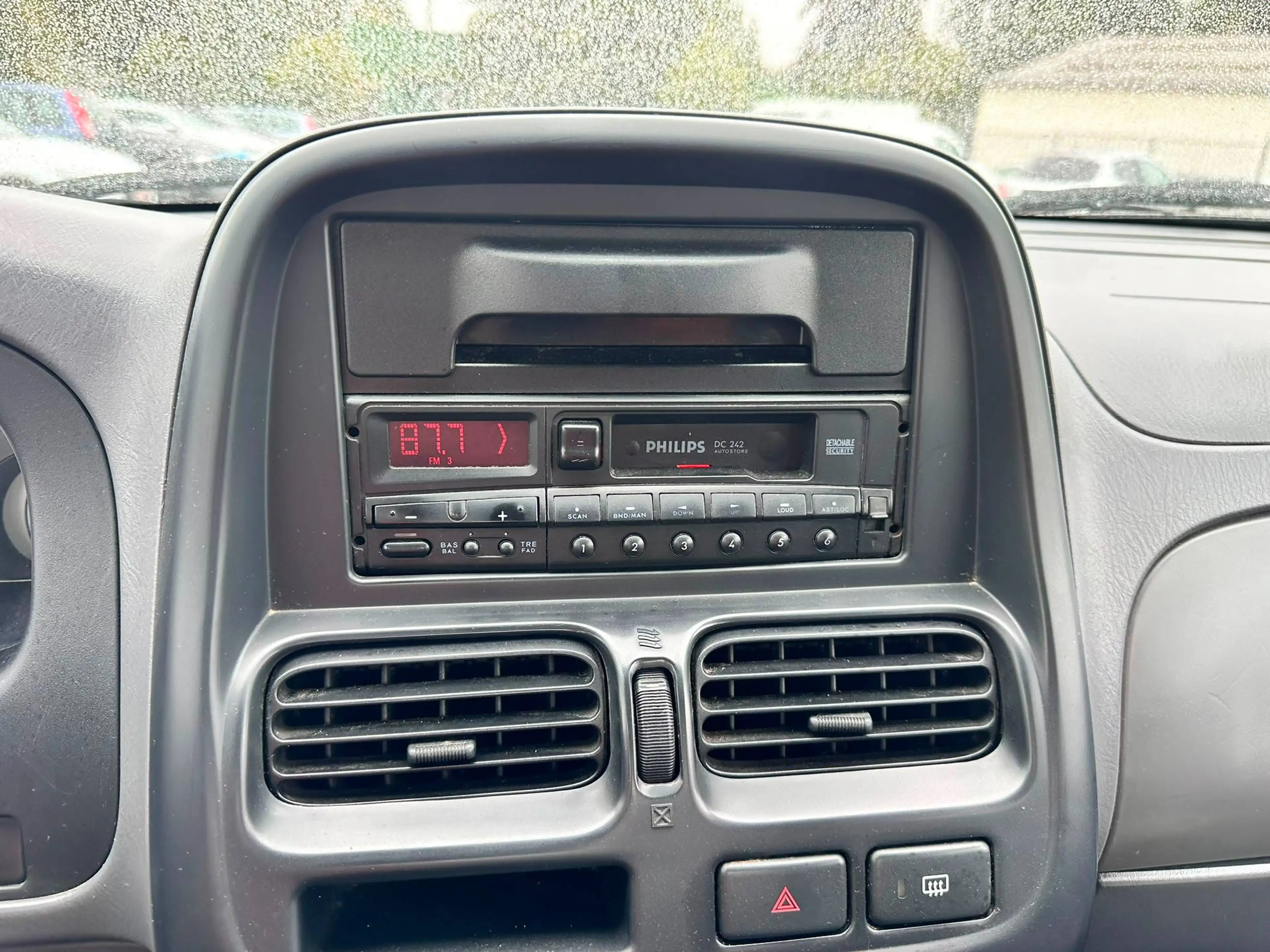 Nissan Navara 2.5 — photo 8