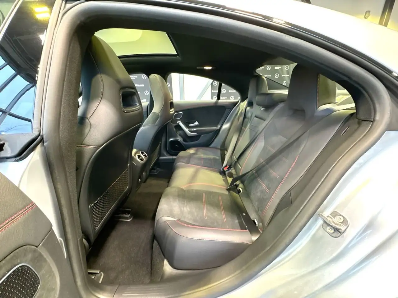 Mercedes-Benz CLA снимка Mercedes-Benz CLA