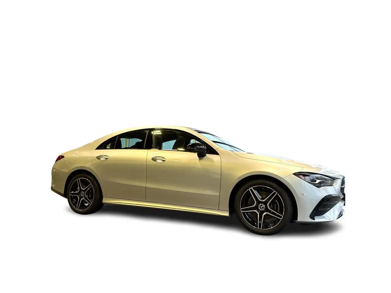 Mercedes-Benz CLA снимка Mercedes-Benz CLA