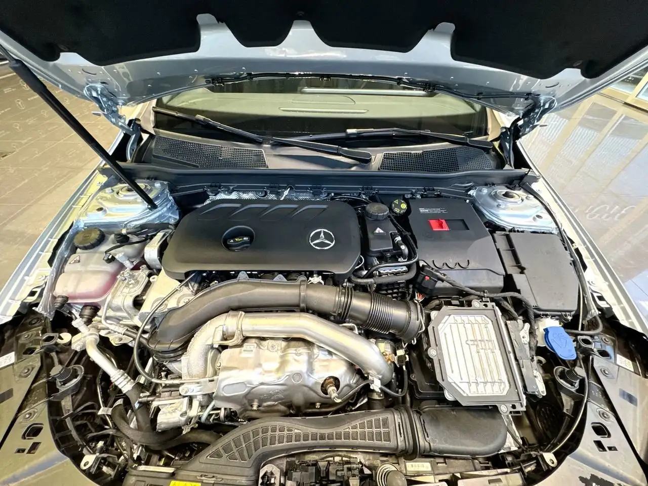 Mercedes-Benz CLA снимка Mercedes-Benz CLA