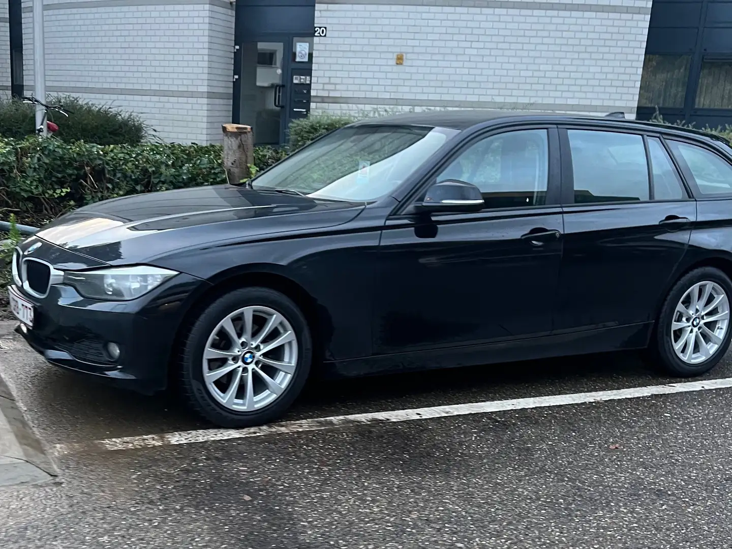 BMW 316 316d Touring Zwart - 2