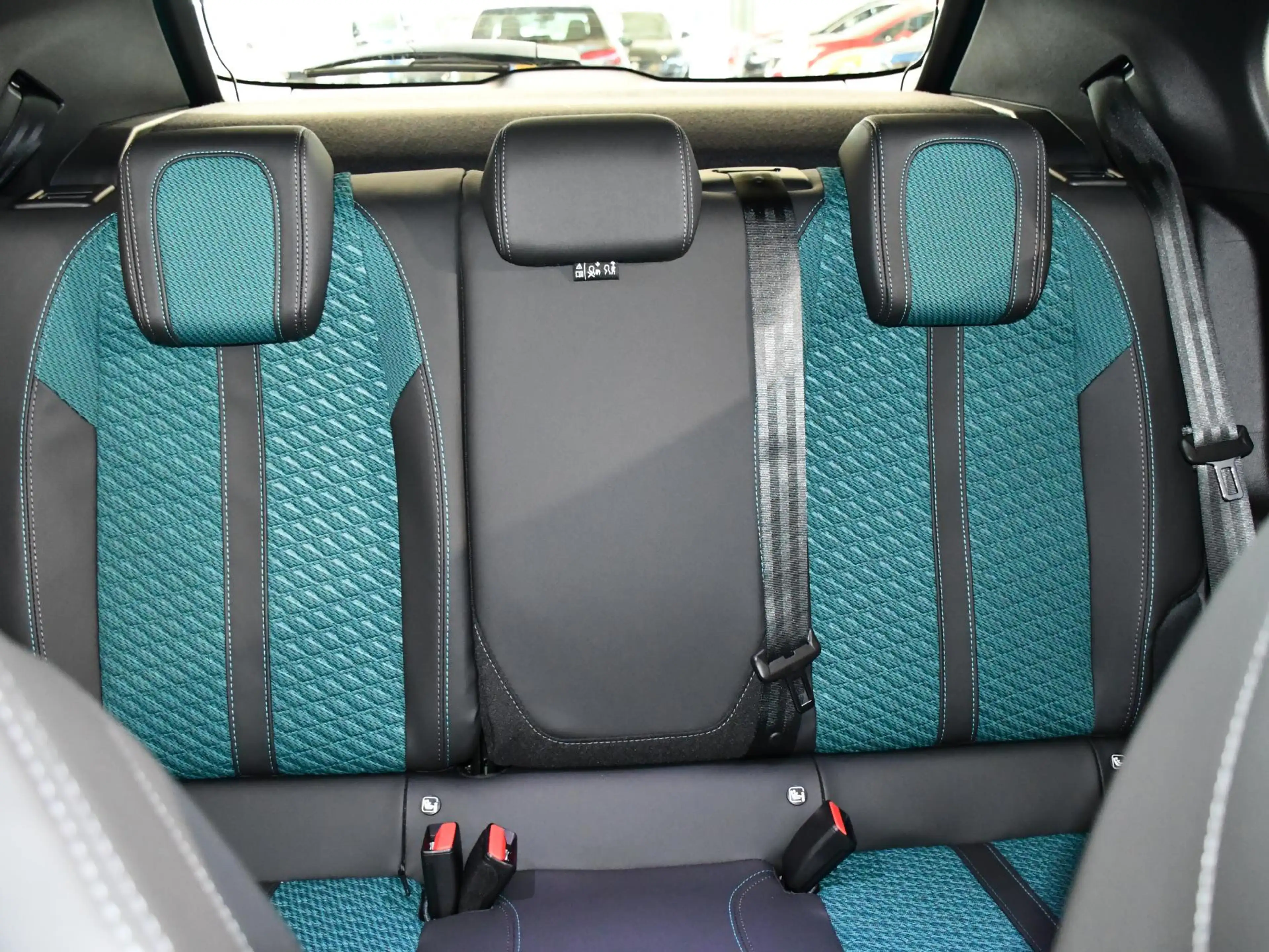 Peugeot 2008 1.2 Hybrid 110 Allure Leverbaar per januari 2027 — photo 13