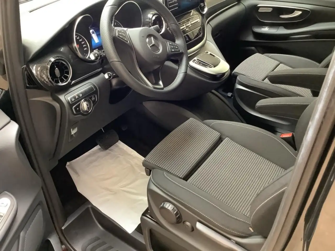 Mercedes-Benz V 300 d extralang 4 Matic AIRMATIC/Distronic 8