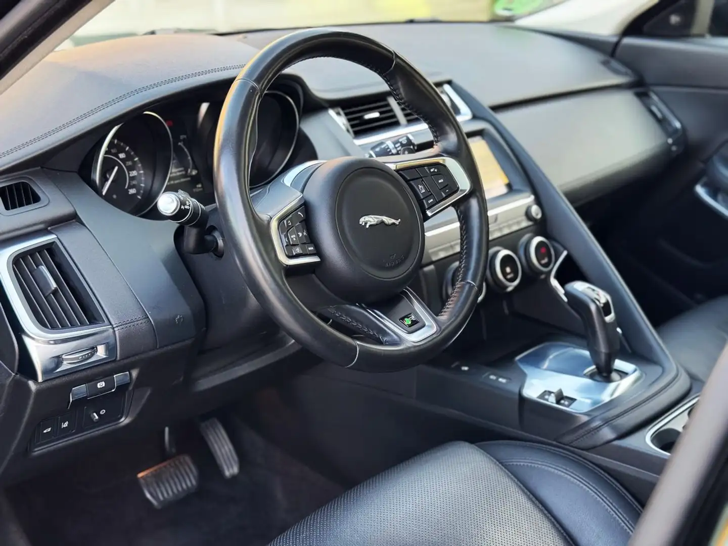Jaguar E-Pace 2.0D S 4WD AUTOMÁTICO con TECHO PANORÁMICO, CUER Schwarz - 2