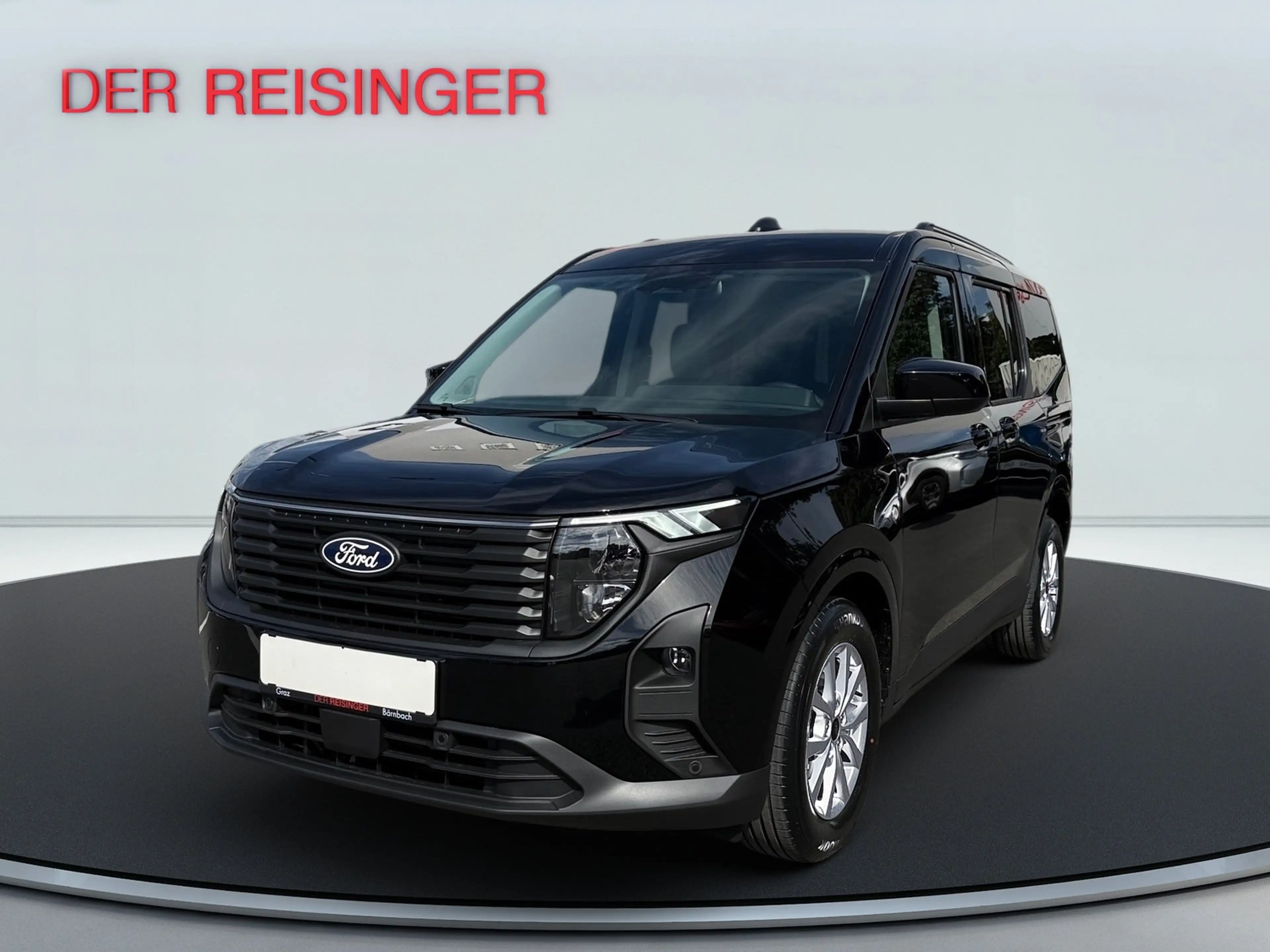 Ford Tourneo Courier Titanium — photo 3