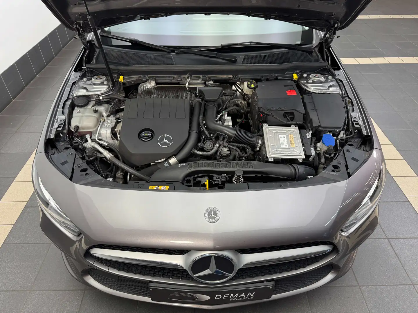 Mercedes-Benz A 180 Progressive - Auto - Navi - Gris - 2