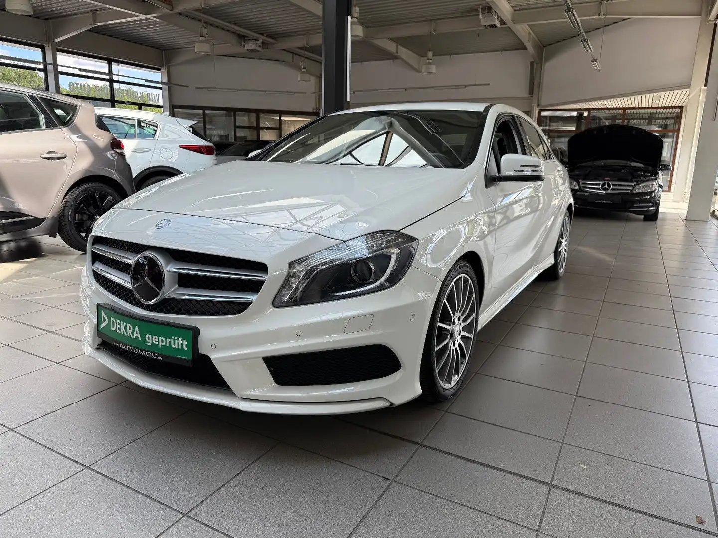 Mercedes-Benz A 180 BlueEfficiency AMG-Line, Kamera, Navi Blanc - 1