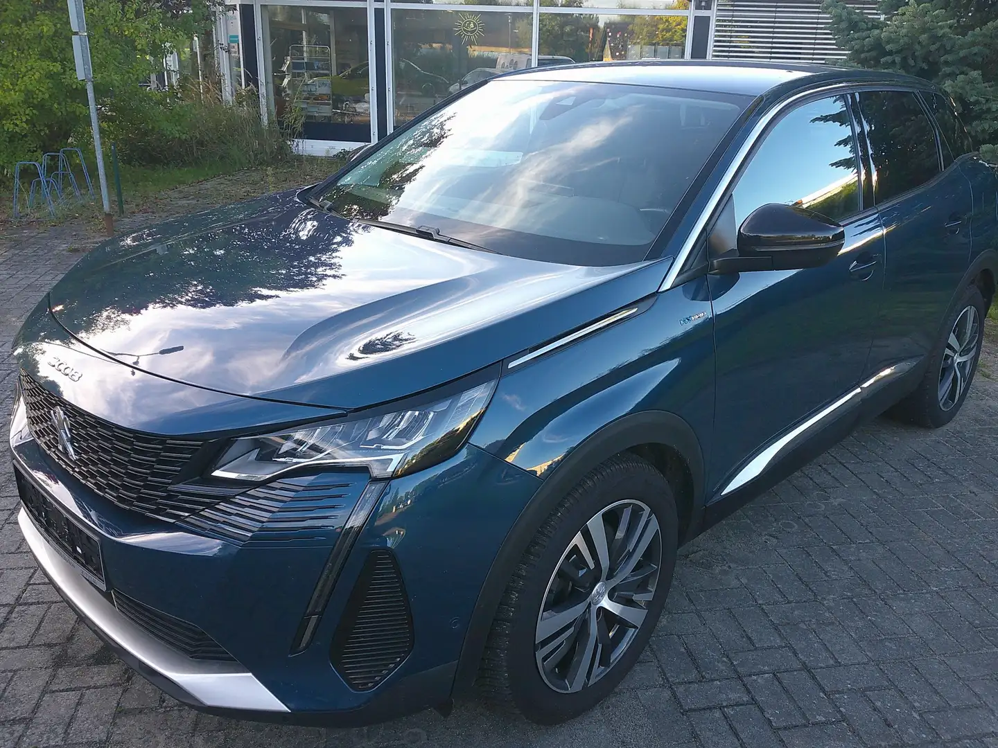Peugeot 3008 Plug-In Hybrid 225 Allure Blau - 1
