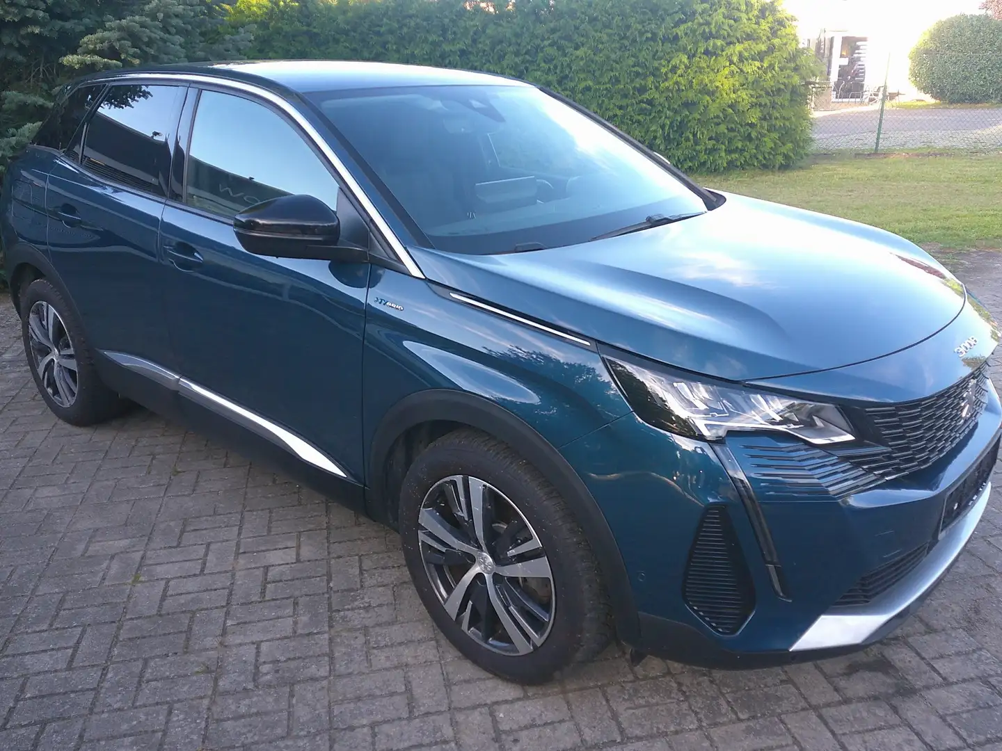 Peugeot 3008 Plug-In Hybrid 225 Allure Blau - 2