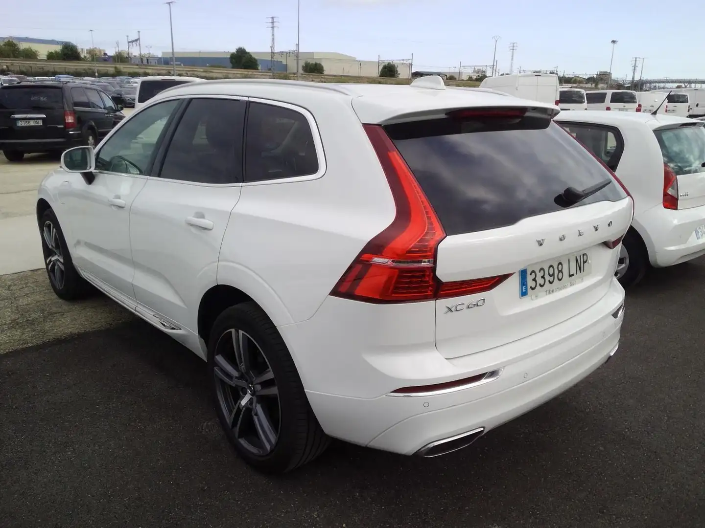 Volvo XC60 B5 Momentum AWD Aut. 250 Blanco - 2