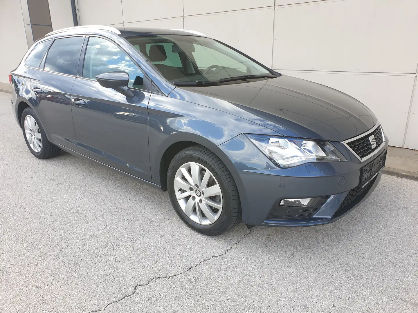 SEAT Leon 1,6 TDI Style   SW u. Bremse Neu AHV - 2