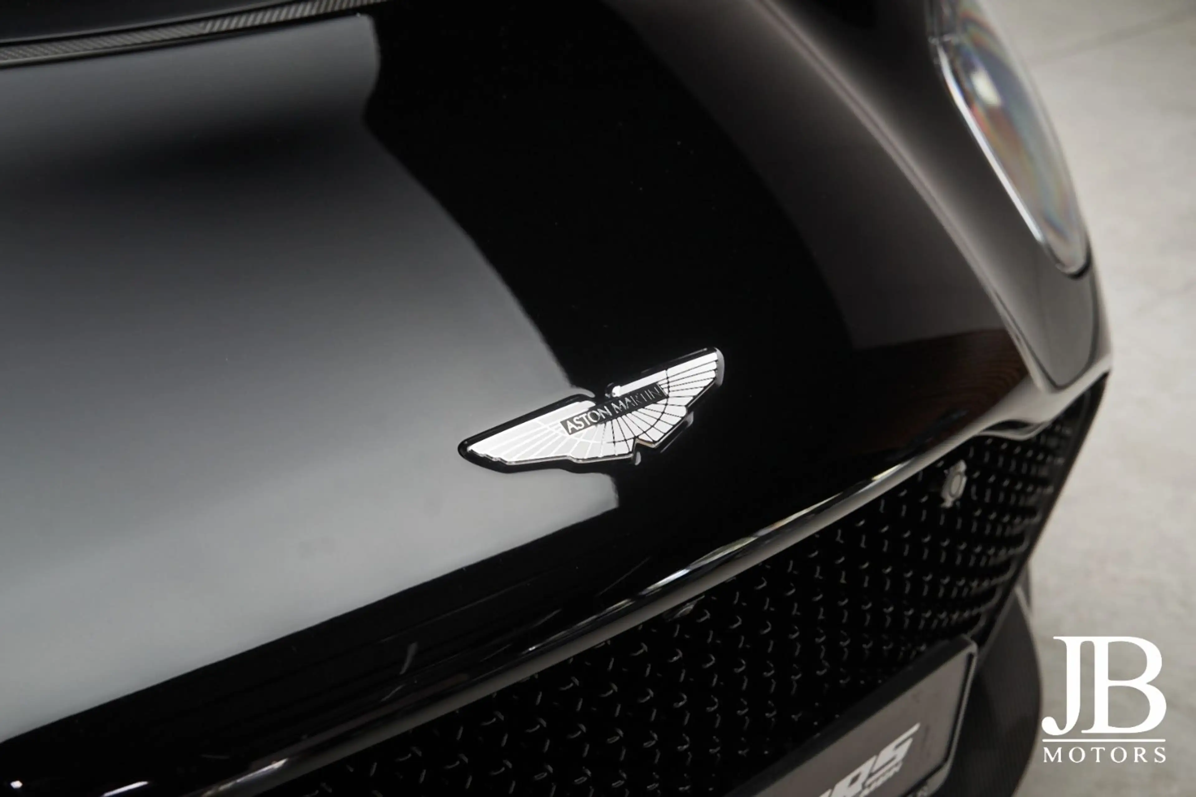 Aston Martin DBS V12 770 Ultimate Carbon Performance Seats — photo 7