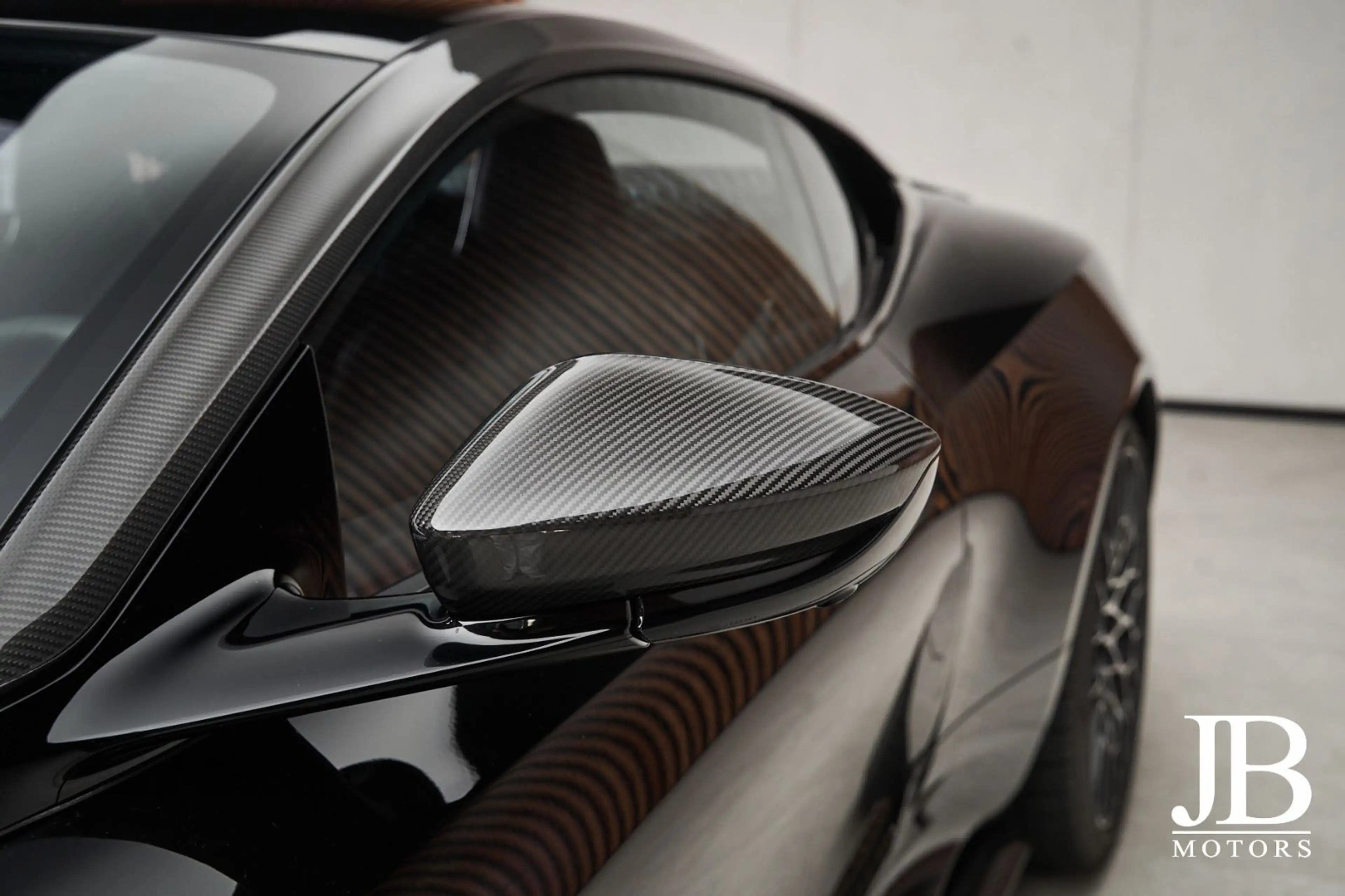 Aston Martin DBS V12 770 Ultimate Carbon Performance Seats — photo 15