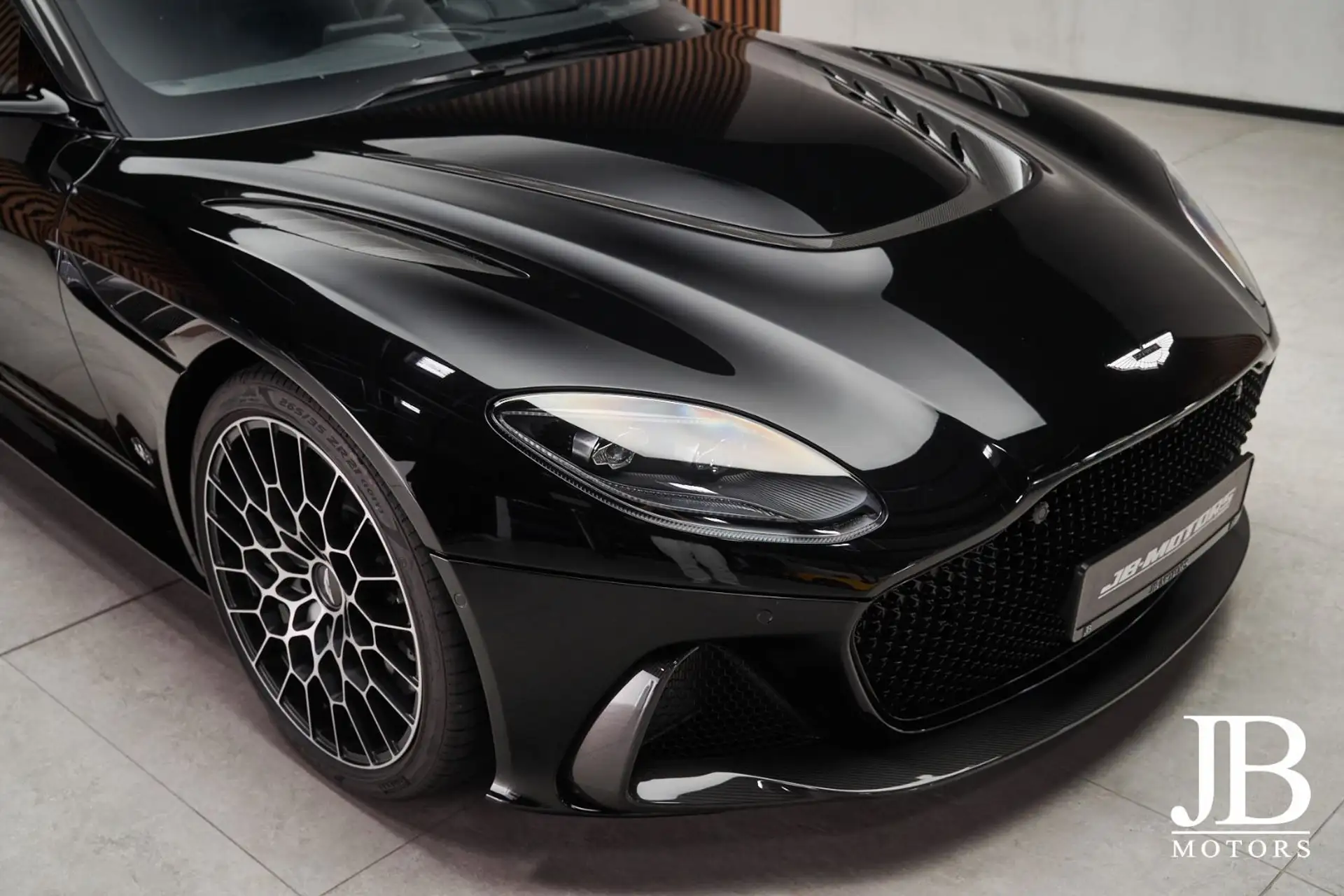 애스턴마틴 DBS Coupe 2023 검정 사진 6