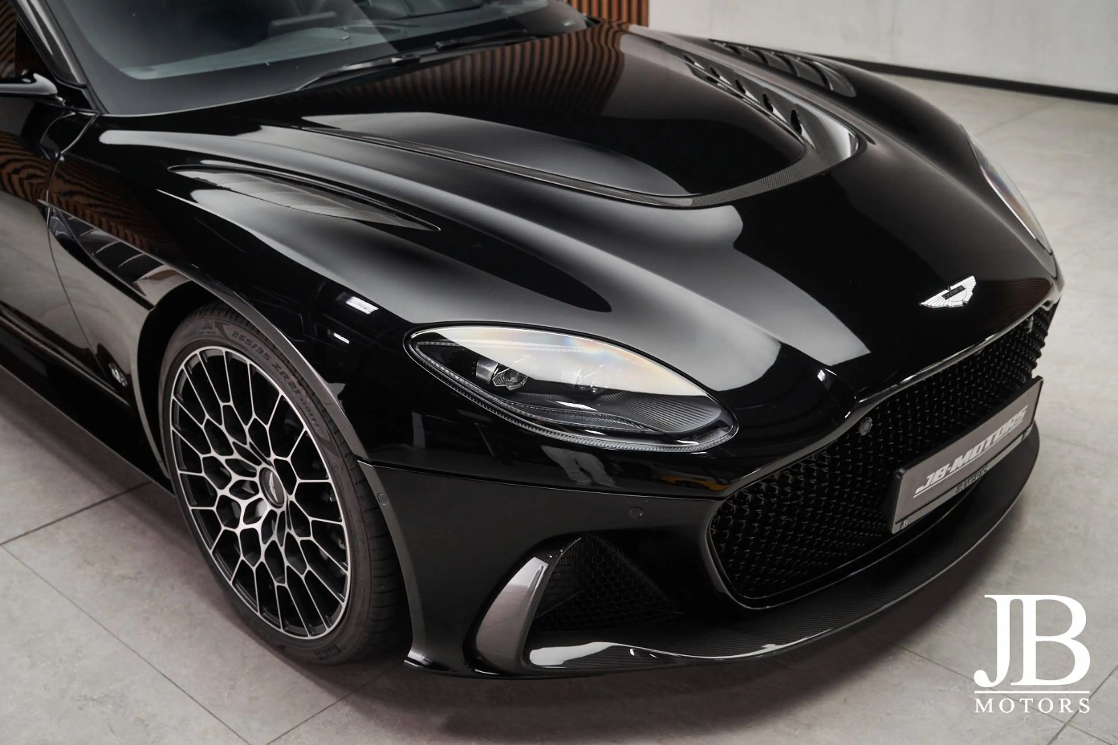 Aston Martin DBS V12 770 Ultimate Carbon Performance Seats — photo 6